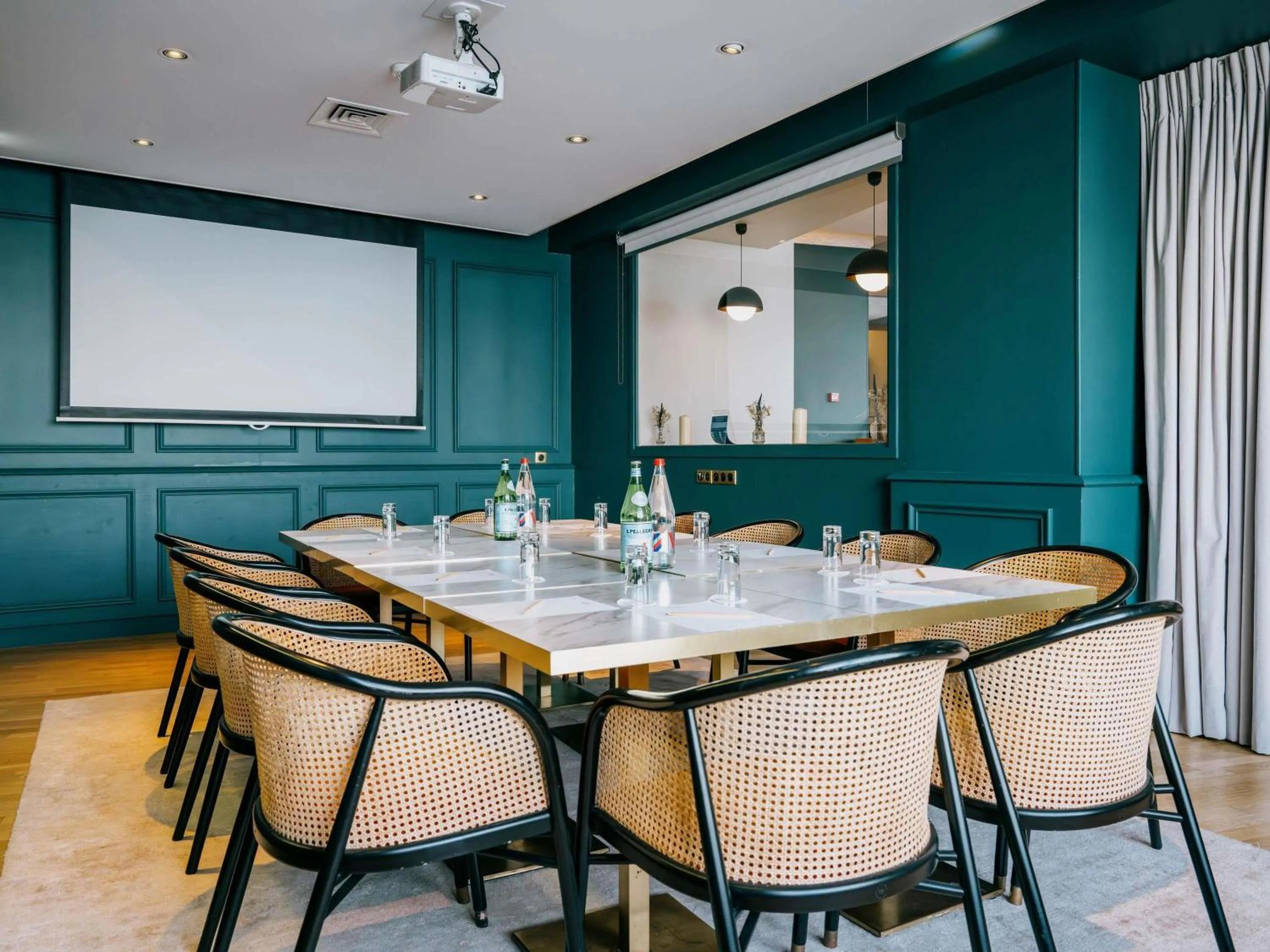 Meeting/conference room in Hotel Mercure Roscoff Bord De Mer