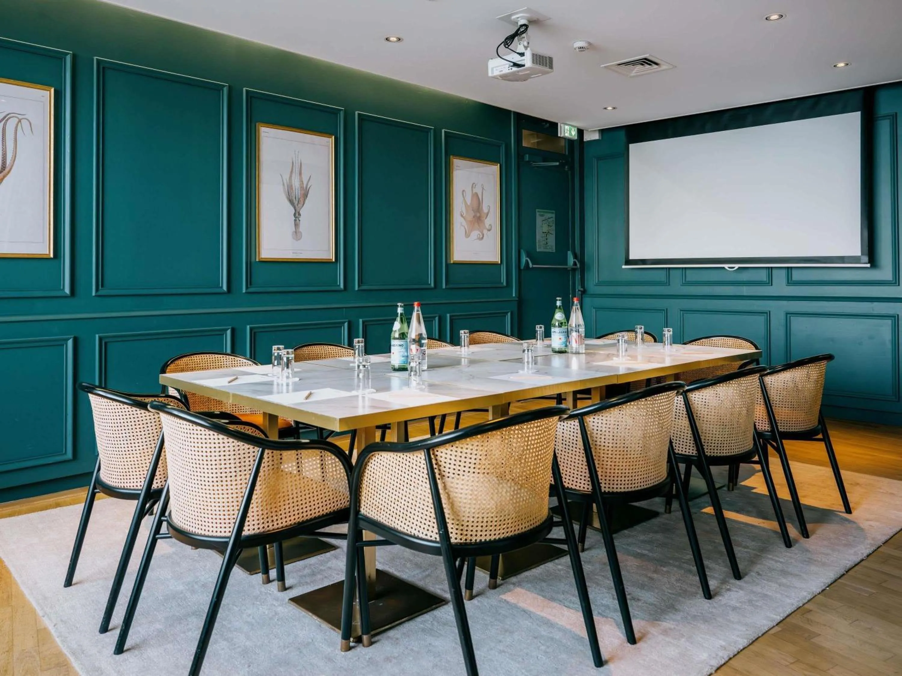 Meeting/conference room in Hotel Mercure Roscoff Bord De Mer