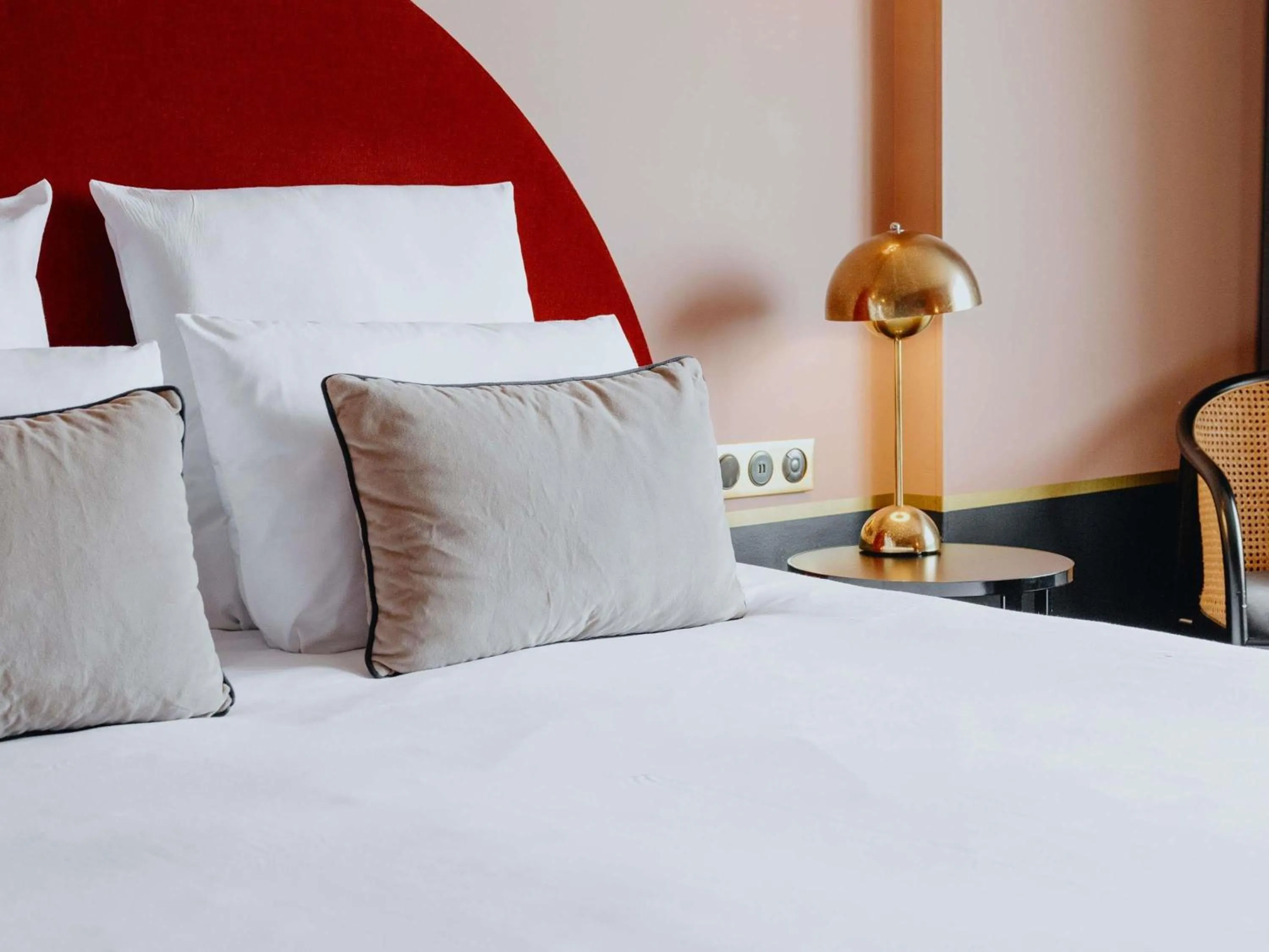 Bedroom, Bed in Hotel Mercure Roscoff Bord De Mer