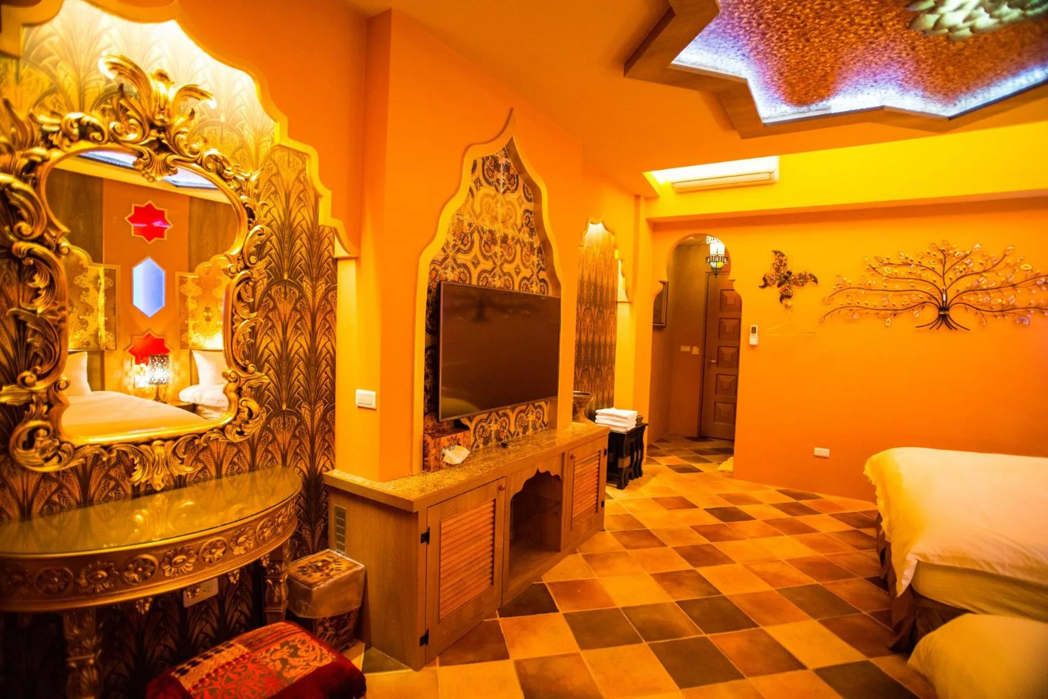 Photo of the whole room, Bed in Kaho Homestay II