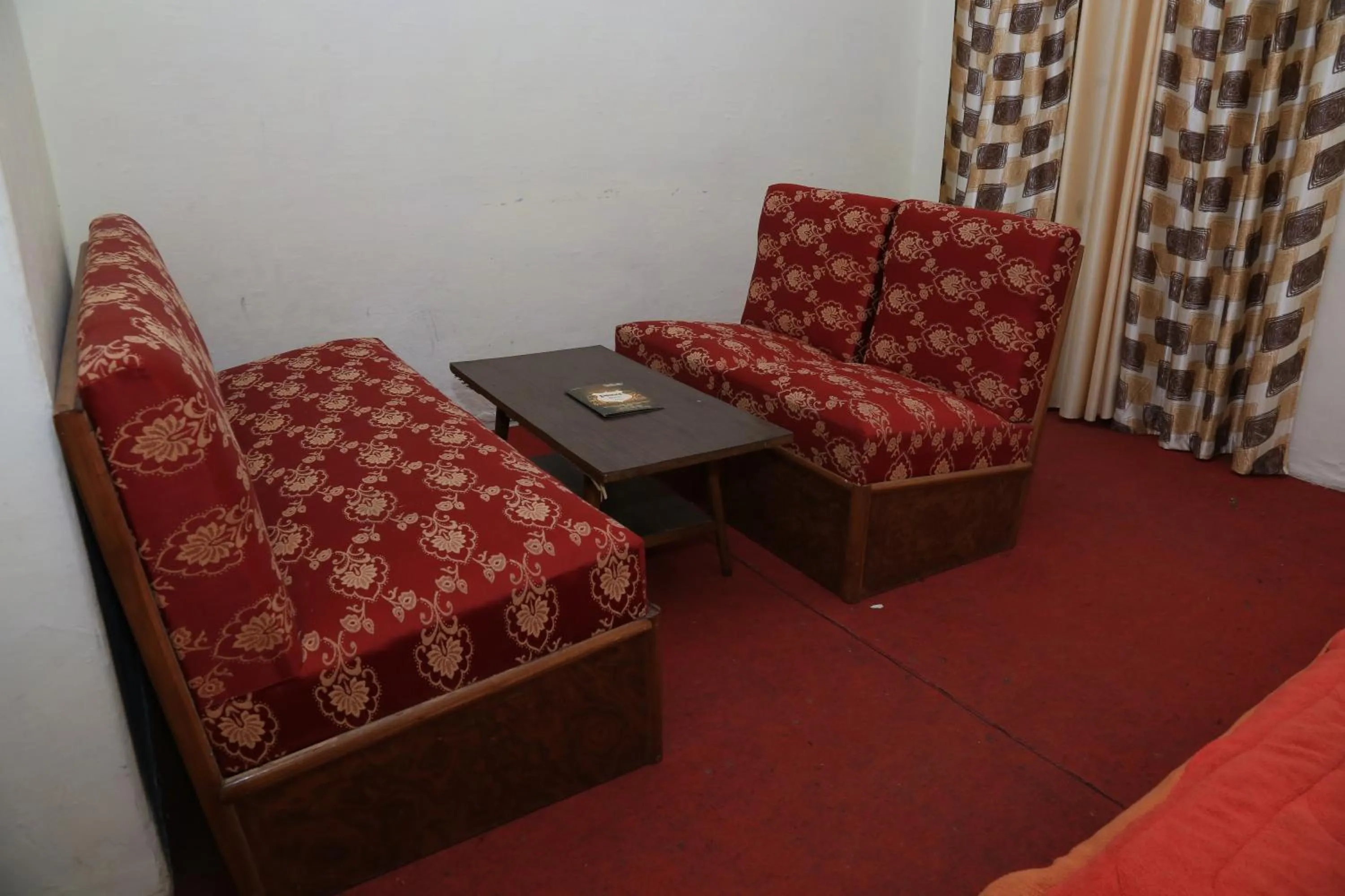 Seating area in Prince Hotel Mallroad