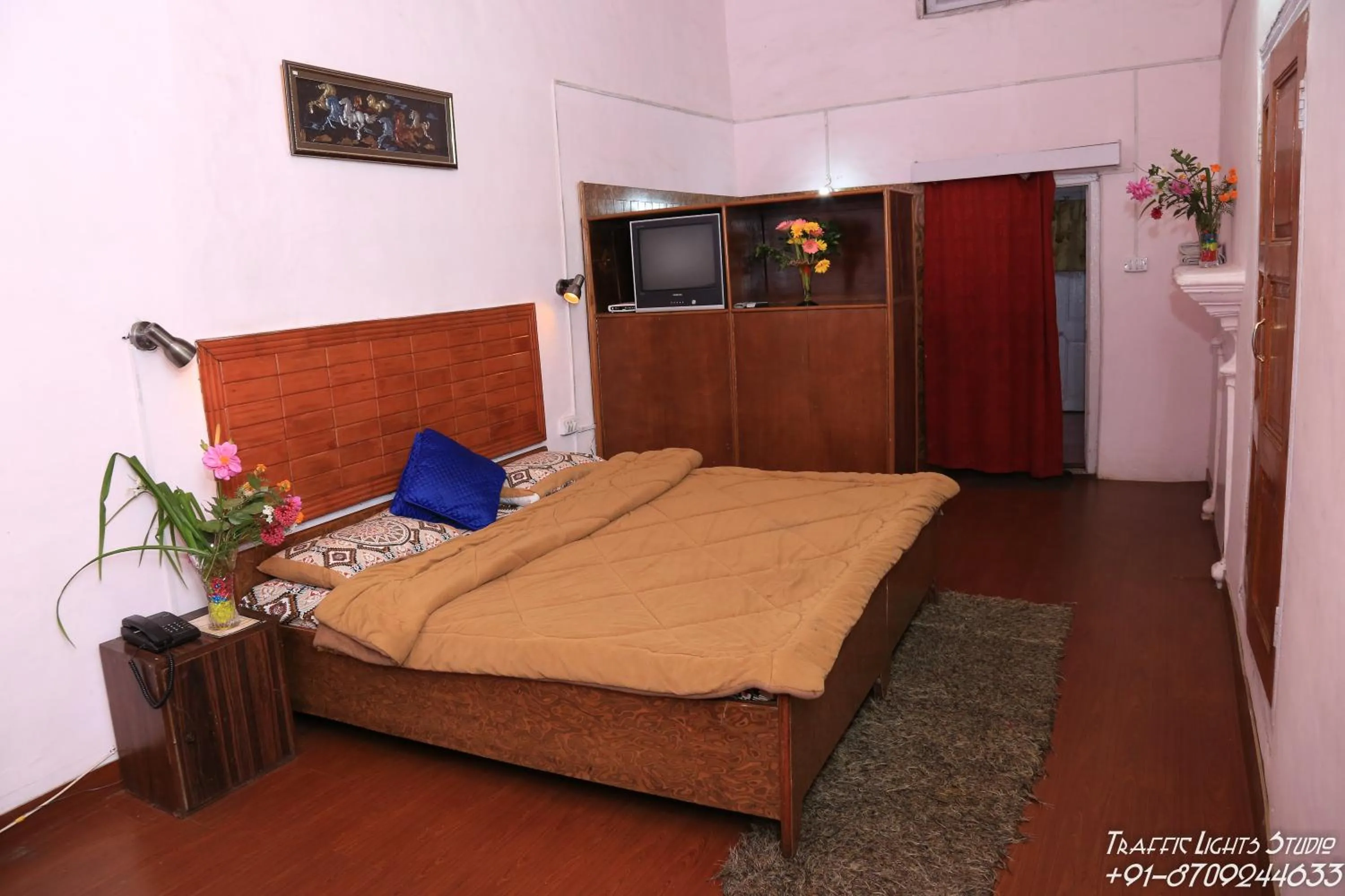 Photo of the whole room, Bed in Prince Hotel Mallroad