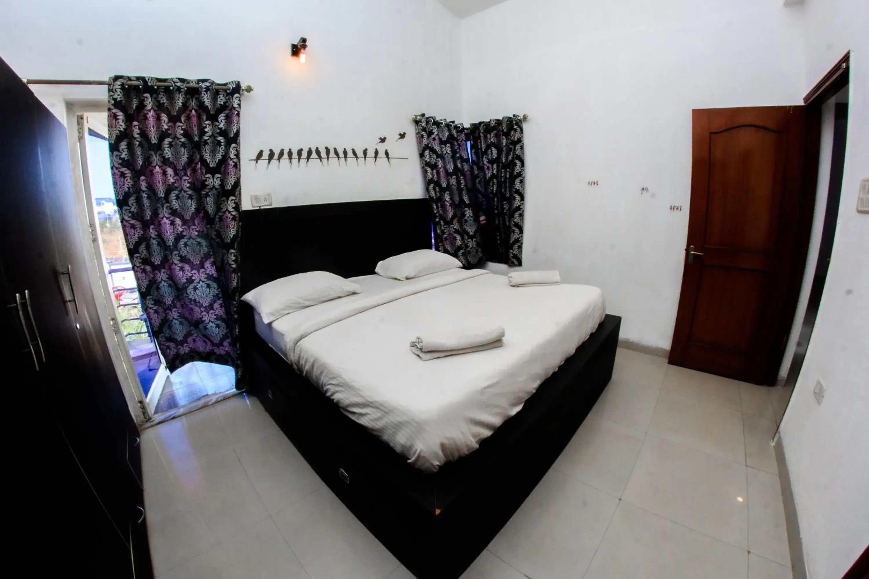 Bedroom, Bed in Mariaariose - "Melody of the Sea" Bedroom, Bed in Mariaariose - "Melody of the Sea"