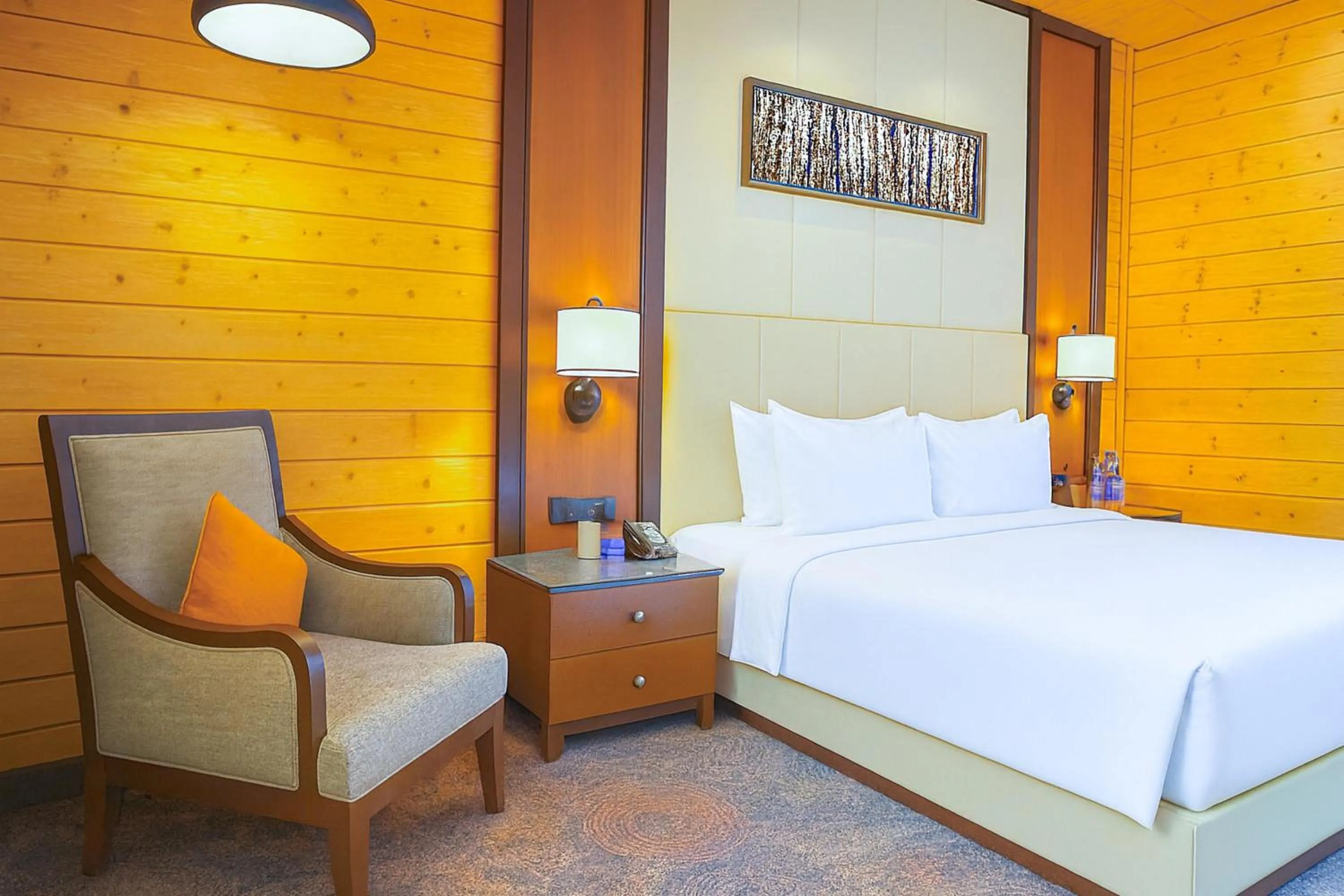 Bedroom, Bed in Radisson Blu Resort Dharamshala