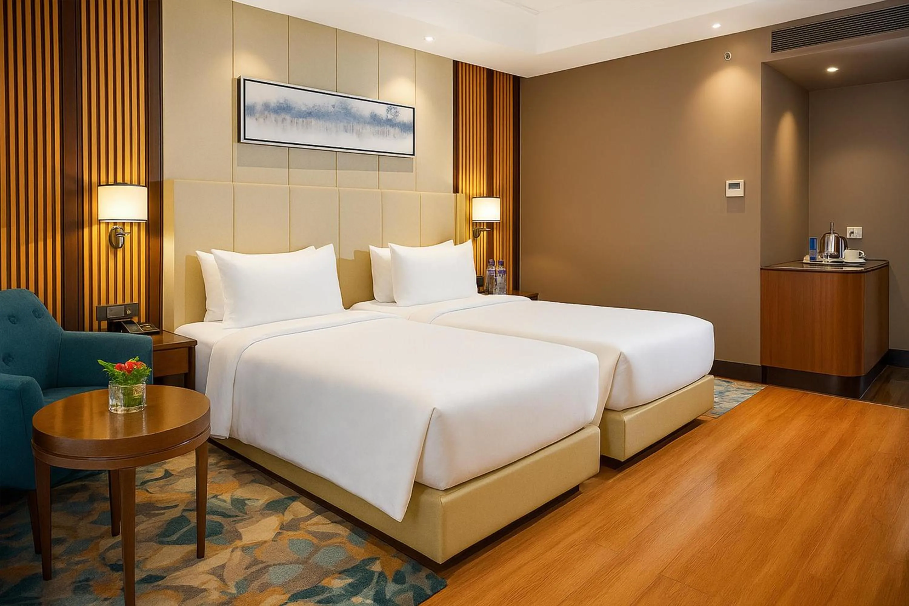 Bedroom, Bed in Radisson Blu Resort Dharamshala