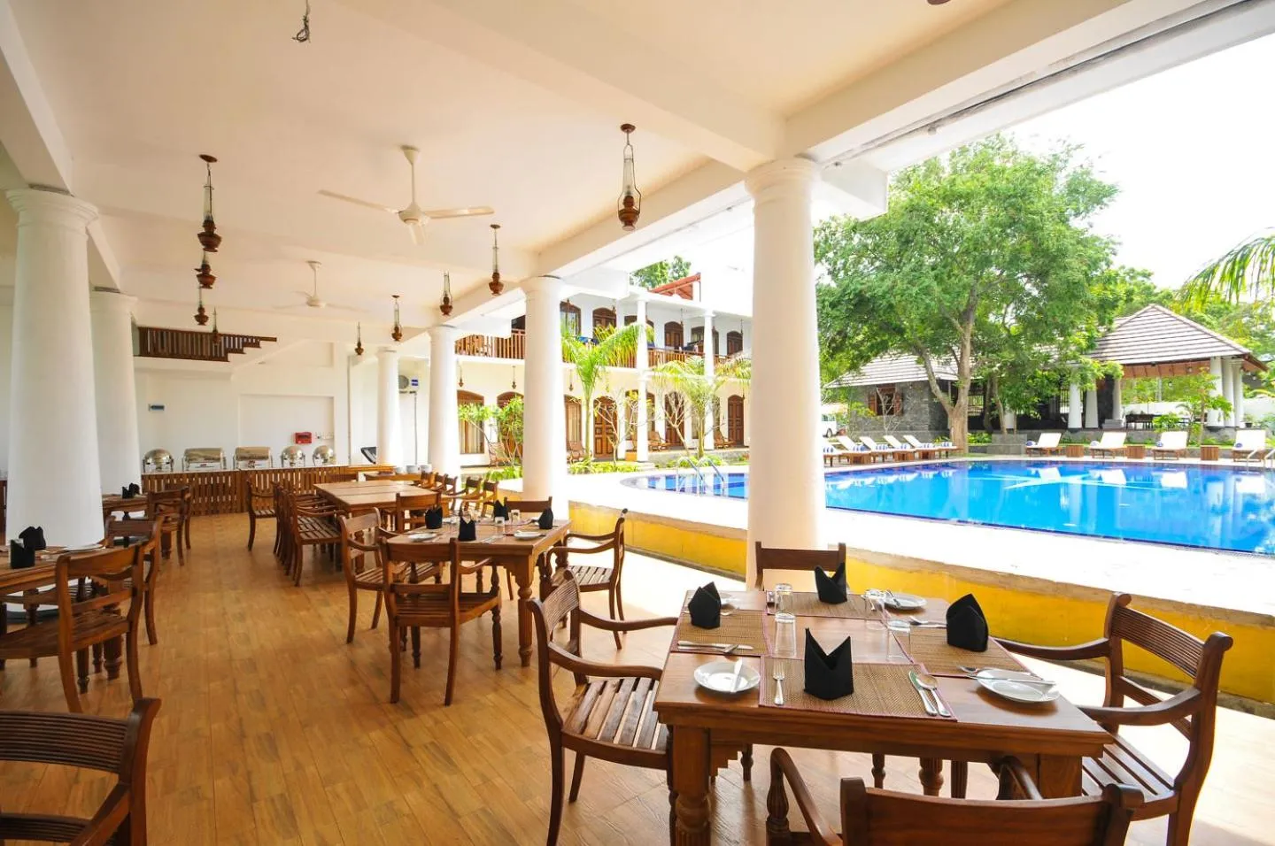 Restaurant/places to eat in Yala Oga Reach Hotel