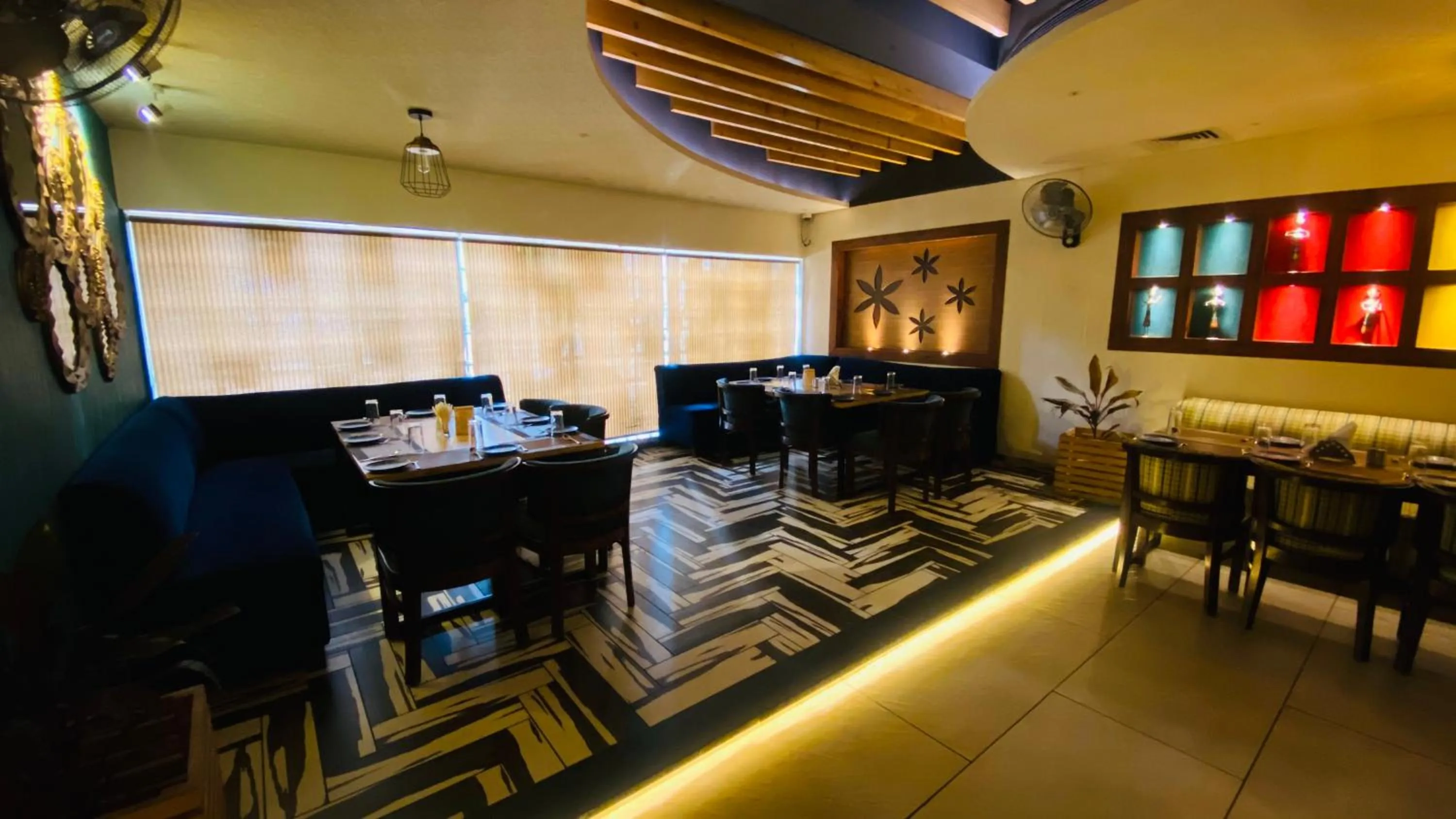 Restaurant/places to eat in Hotel Amar Palace