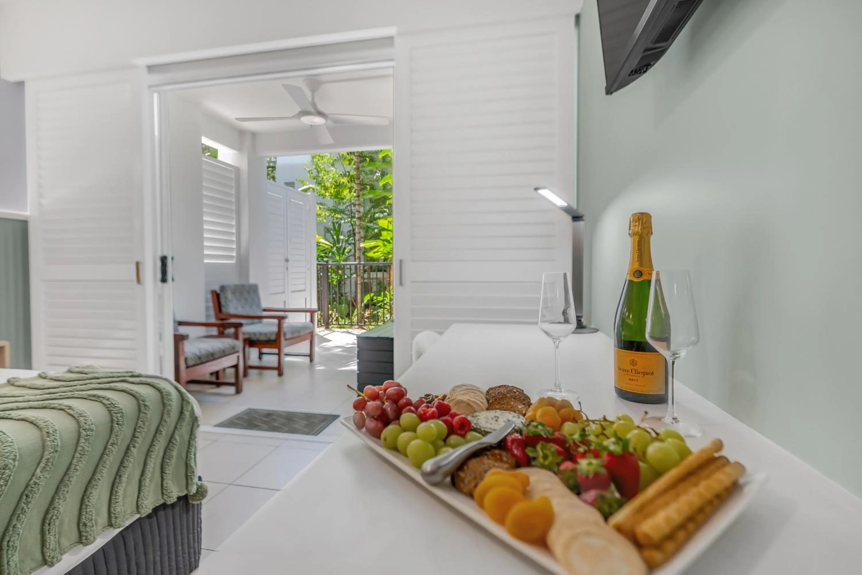 Elysium Private Apartments at Beach Club & Spa