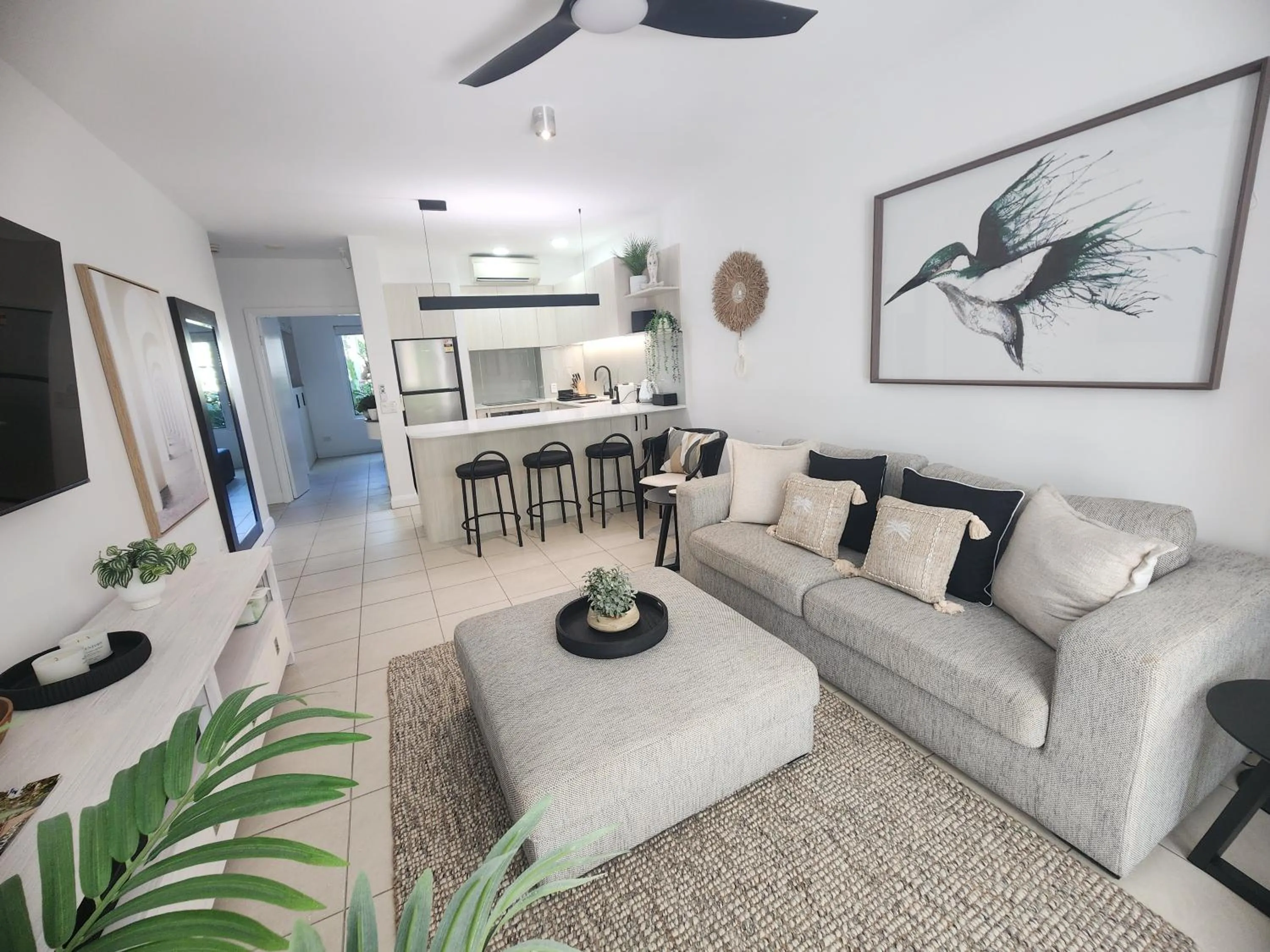 TV and multimedia in Elysium Private Apartments at Beach Club & Spa