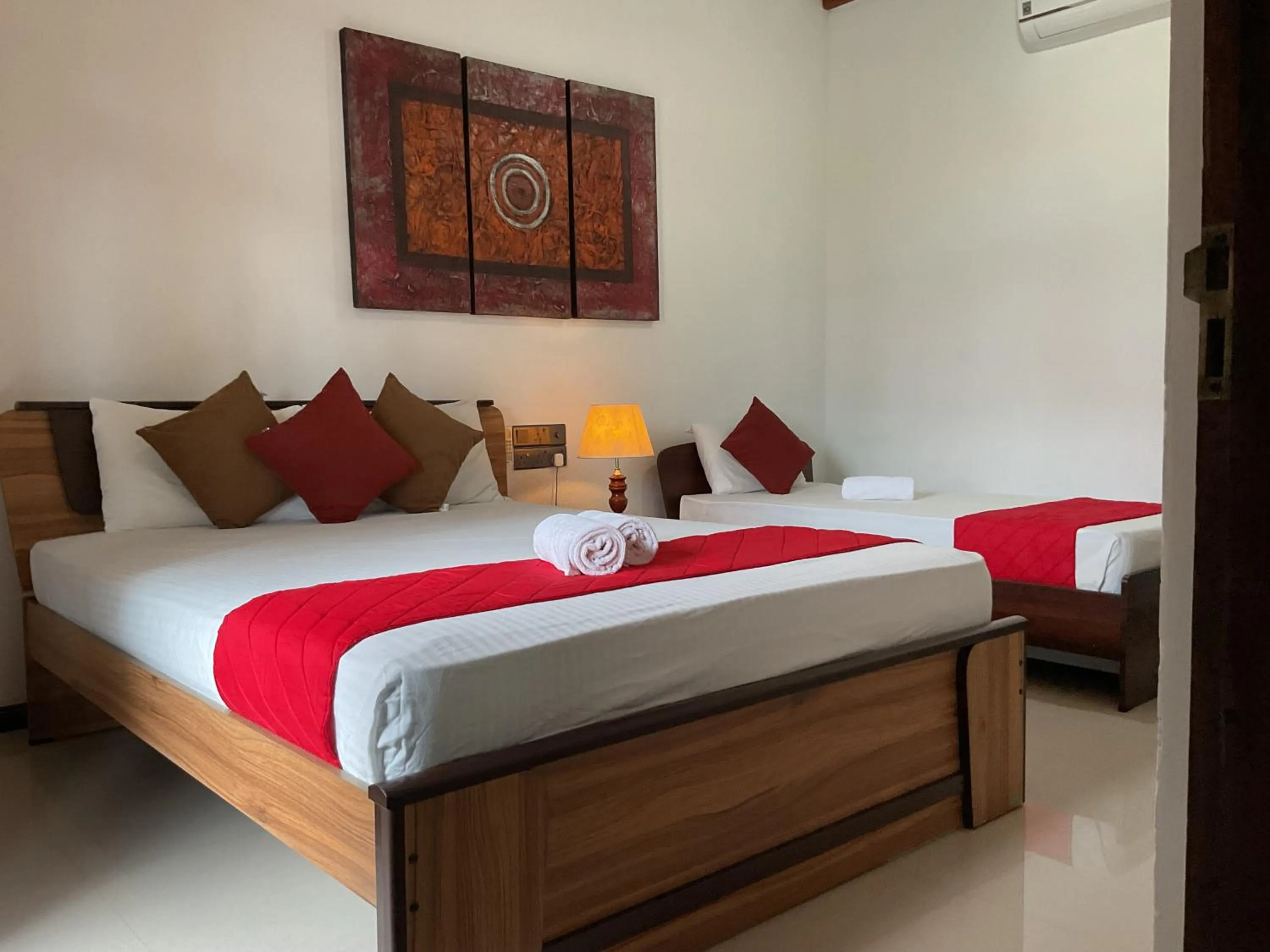 Bedroom, Bed in River Breeze Villa Bentota