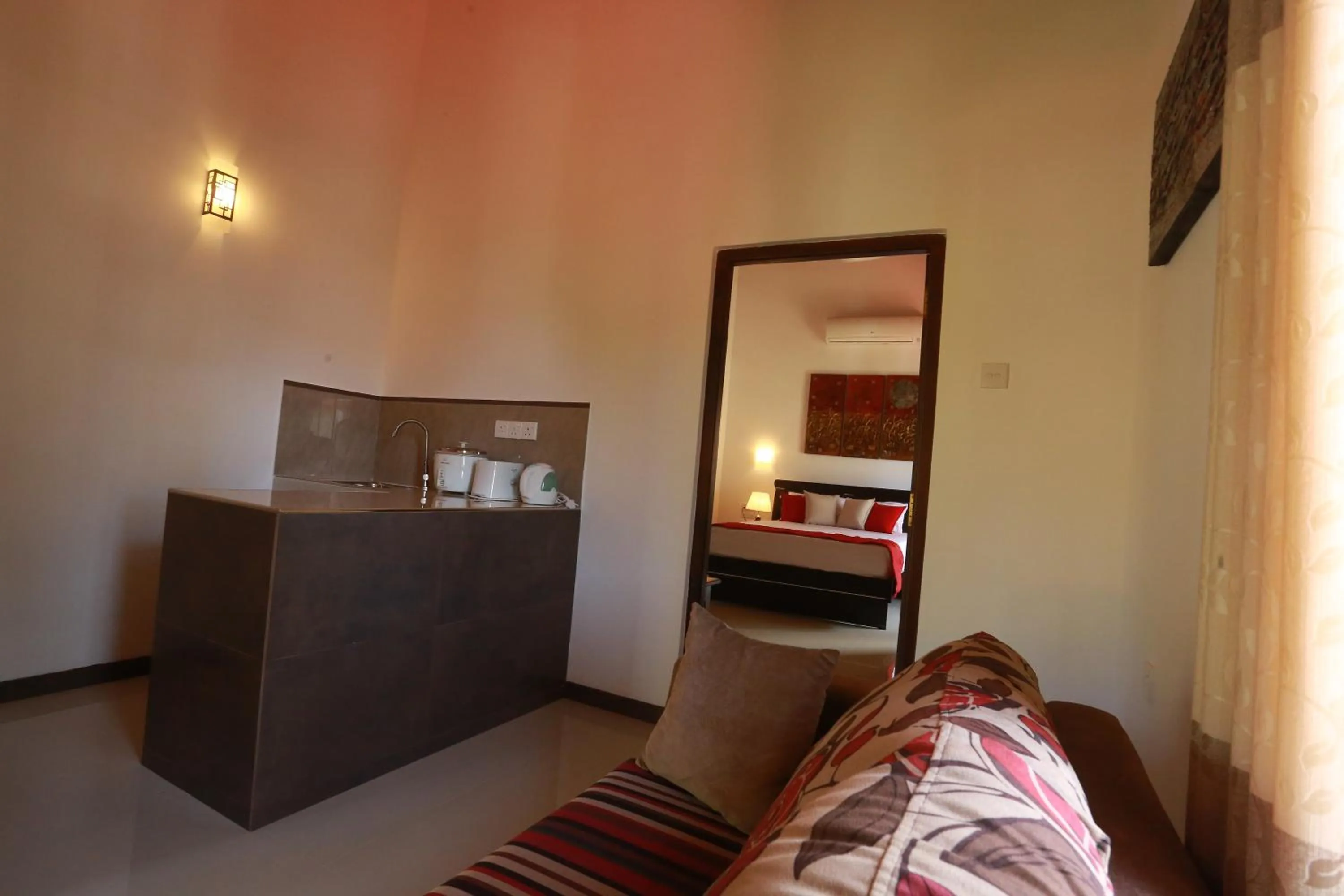 Coffee/tea facilities, Bed in River Breeze Villa Bentota