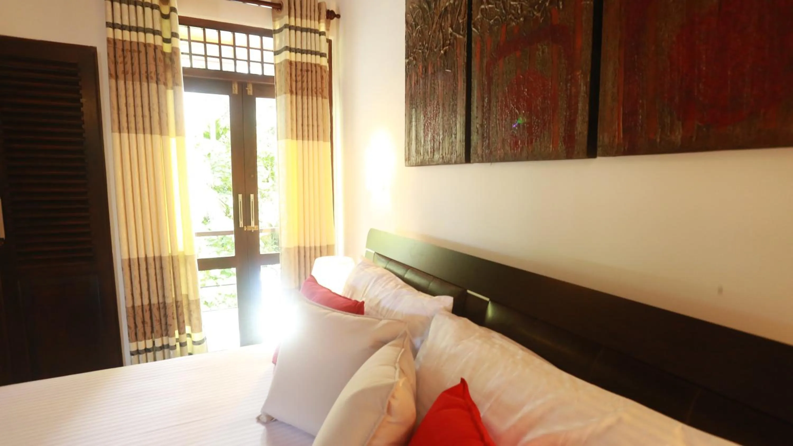 Bedroom, Bed in River Breeze Villa Bentota