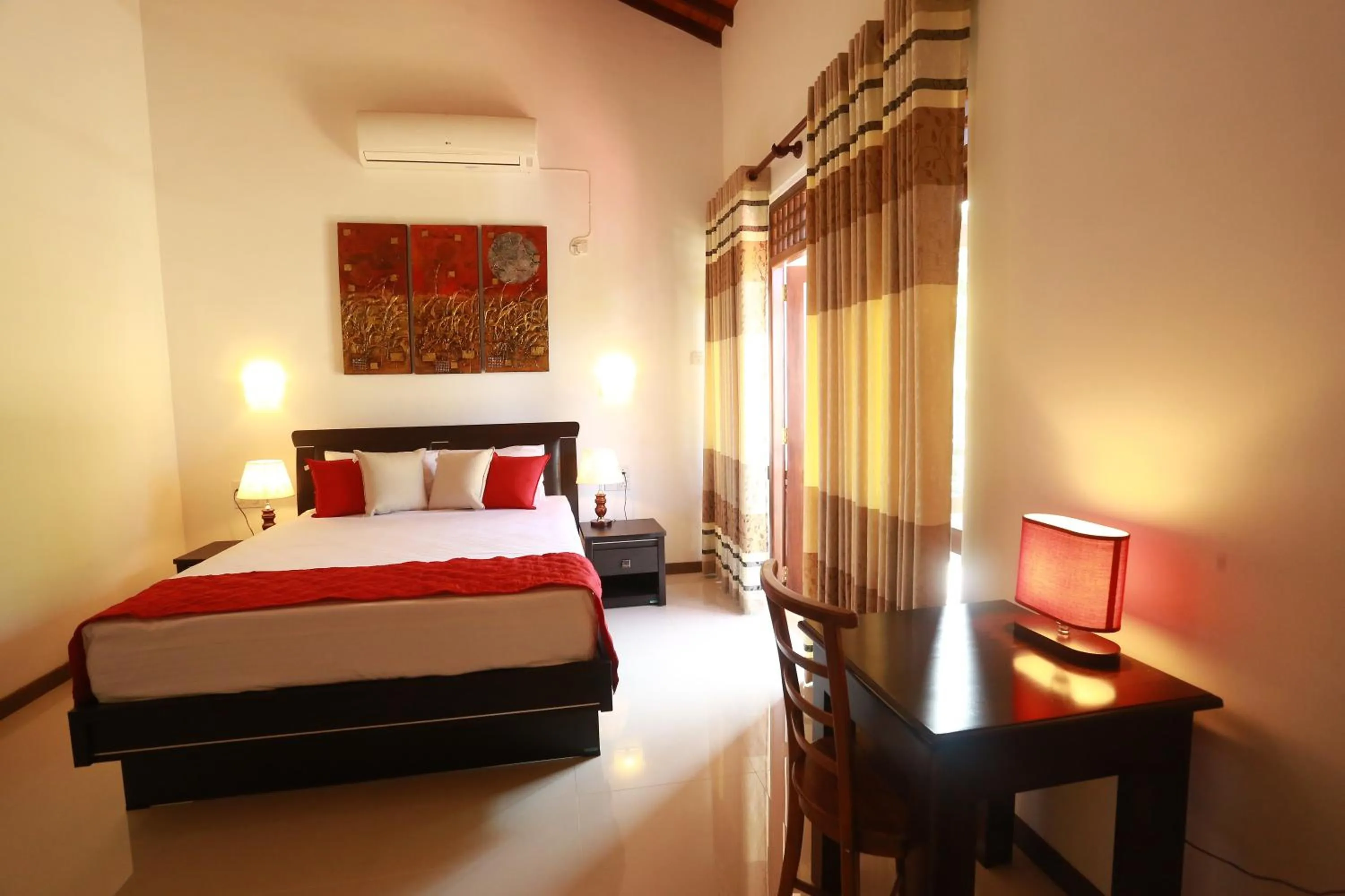 Bedroom, Bed in River Breeze Villa Bentota