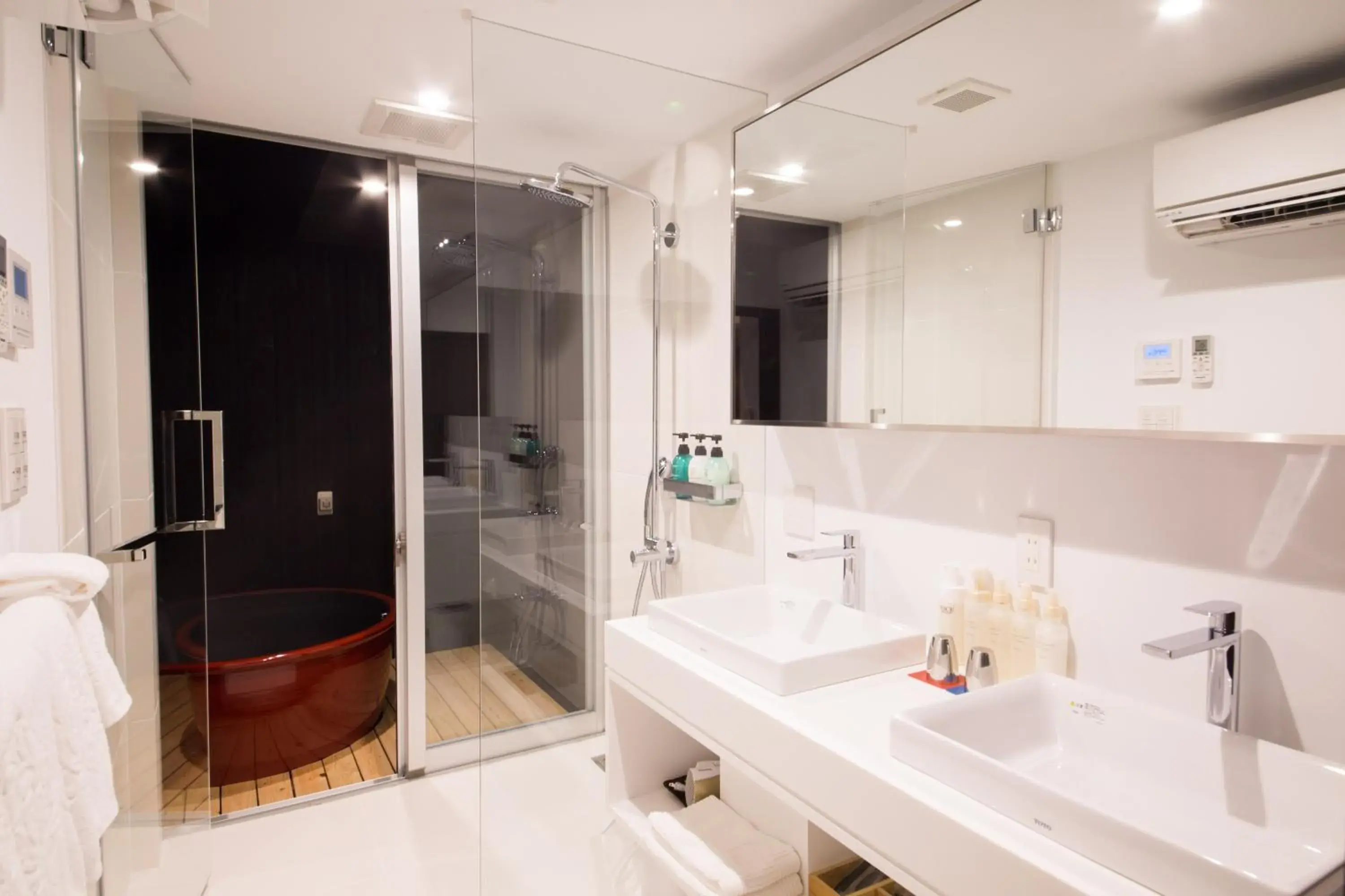 Photo of the whole room in Kiraku Kyoto Aneyakoji Photo of the whole room in Kiraku Kyoto Aneyakoji