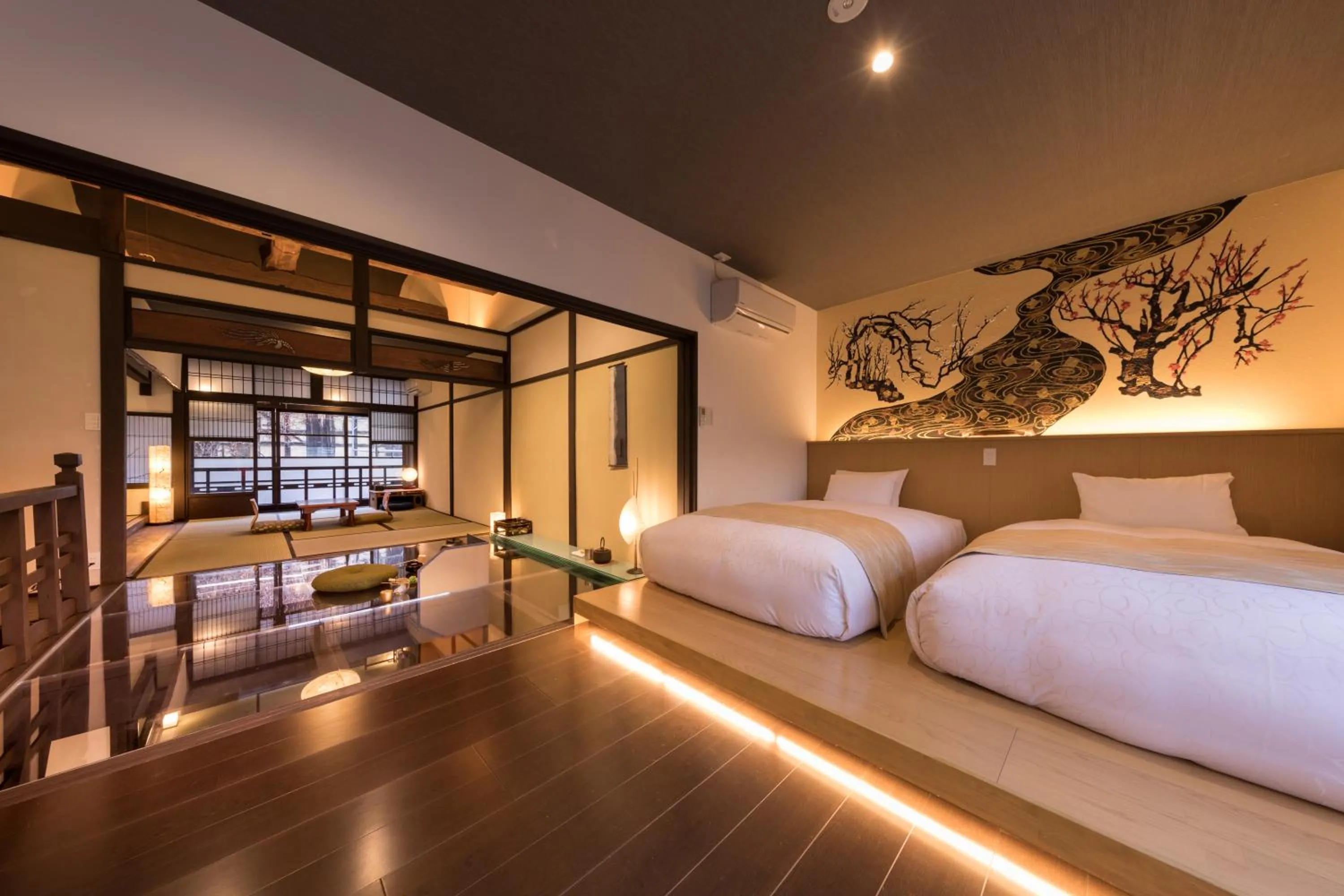 Photo of the whole room, Bed in Kiraku Kyoto Aneyakoji