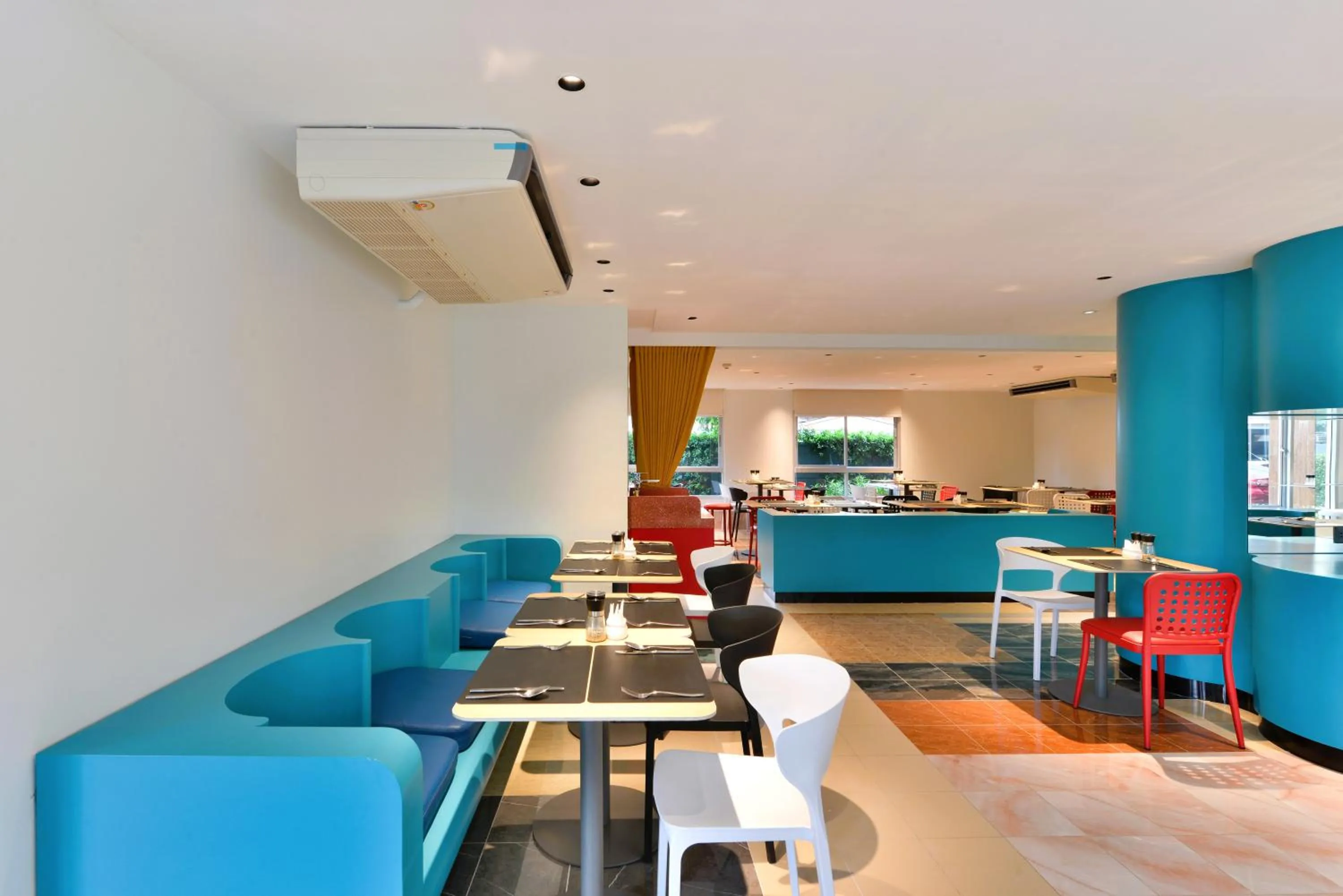 Restaurant/places to eat in The Grass Serviced Suites