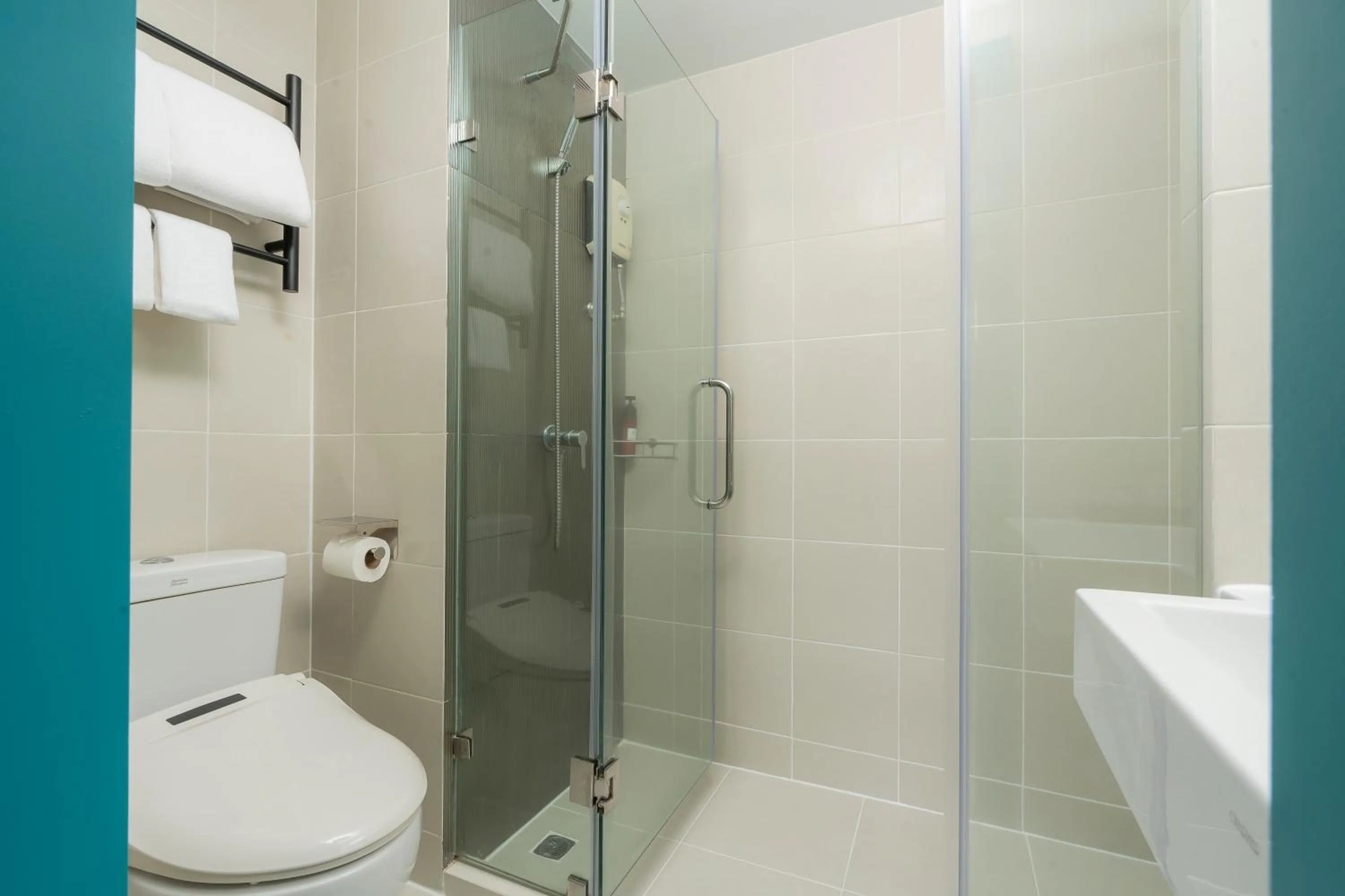 Shower in The Grass Serviced Suites