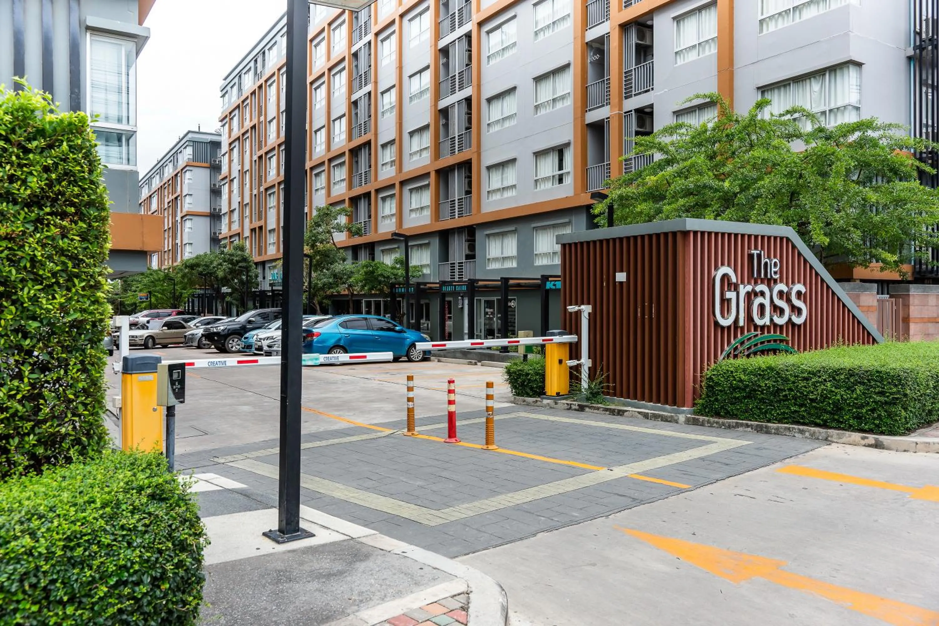 Facade/entrance in The Grass Serviced Suites
