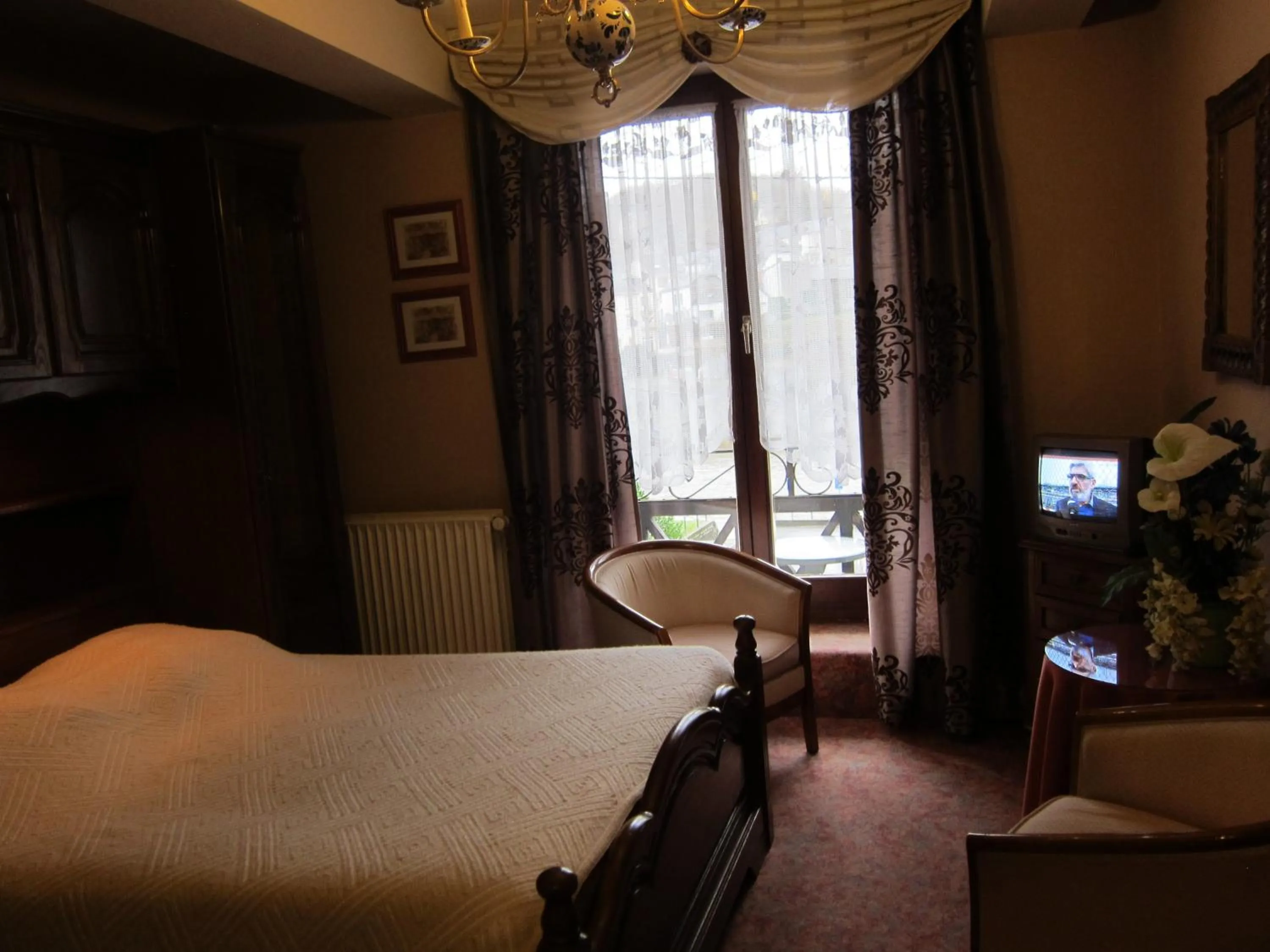 Bedroom in Auberge d'Alsace Hotel de France