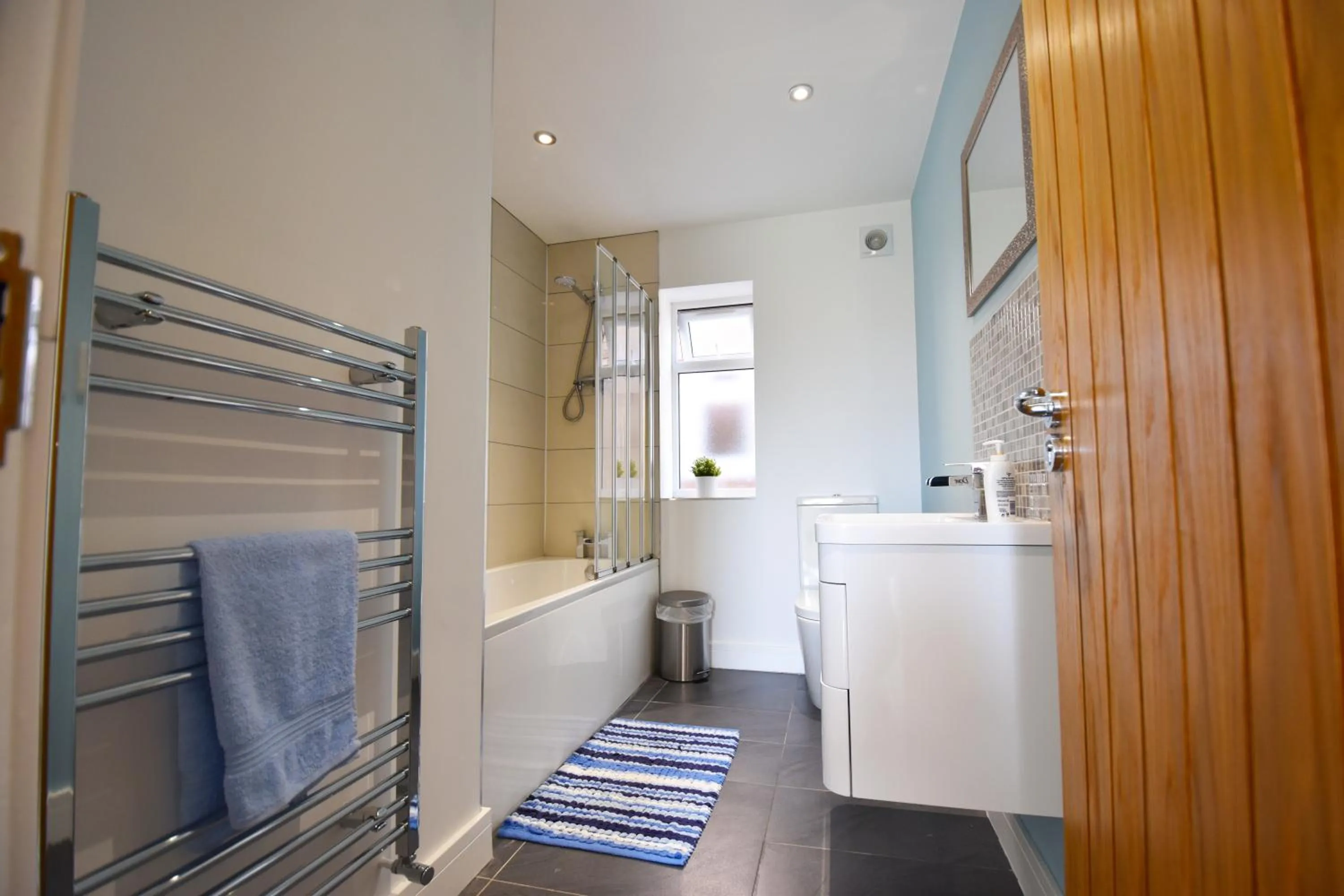 Bathroom, Bed in Gorse House