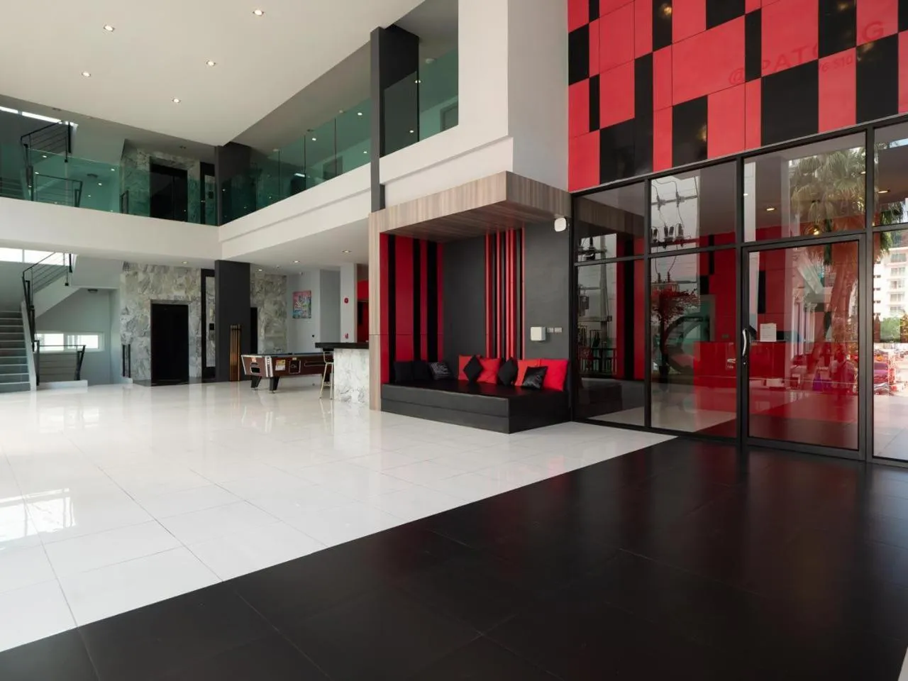 Communal lounge/ TV room in Neon Patong