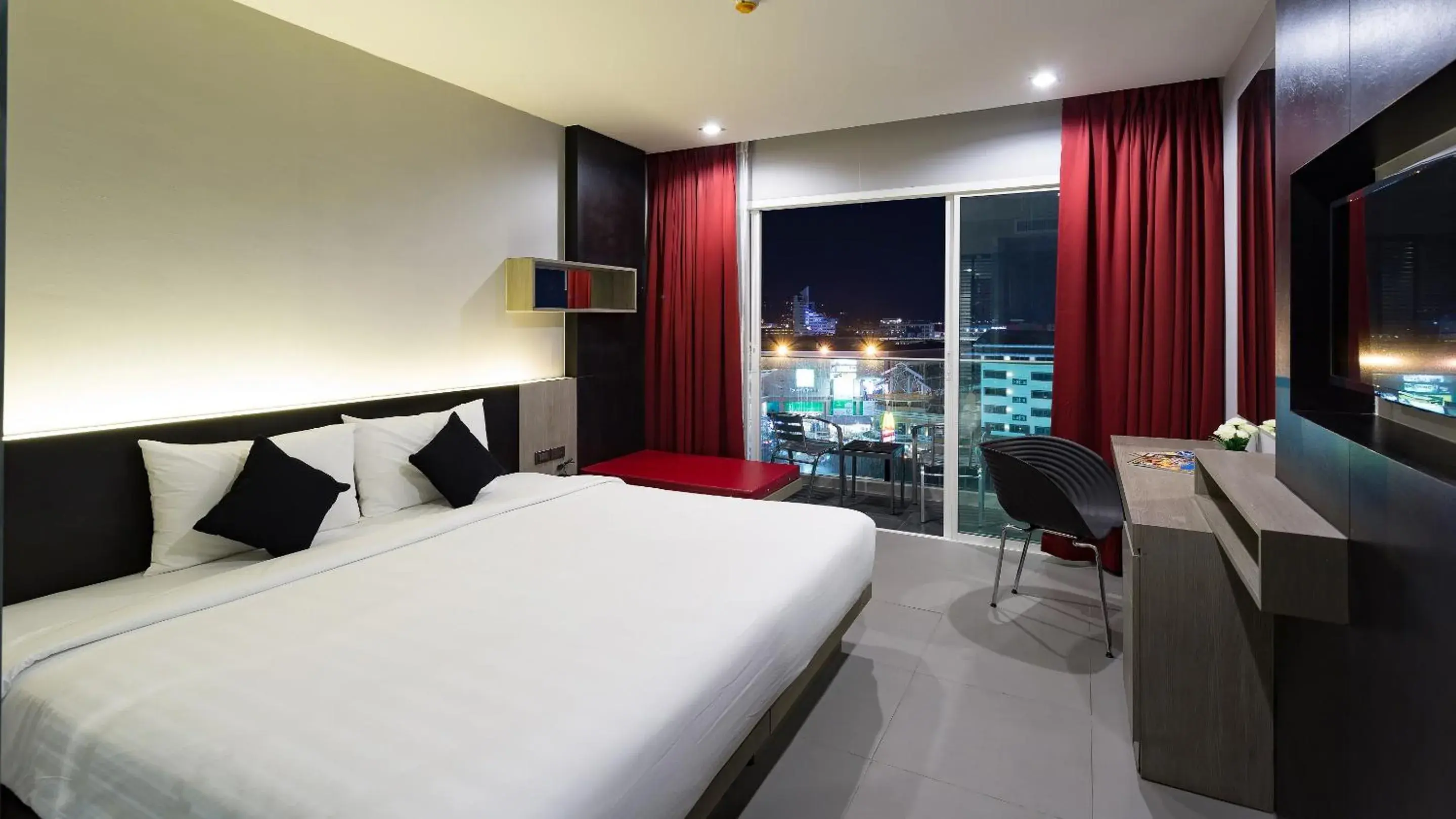 Deluxe King Room in At Patong Hotel - SHA Certified Deluxe King Room in At Patong Hotel - SHA Certified