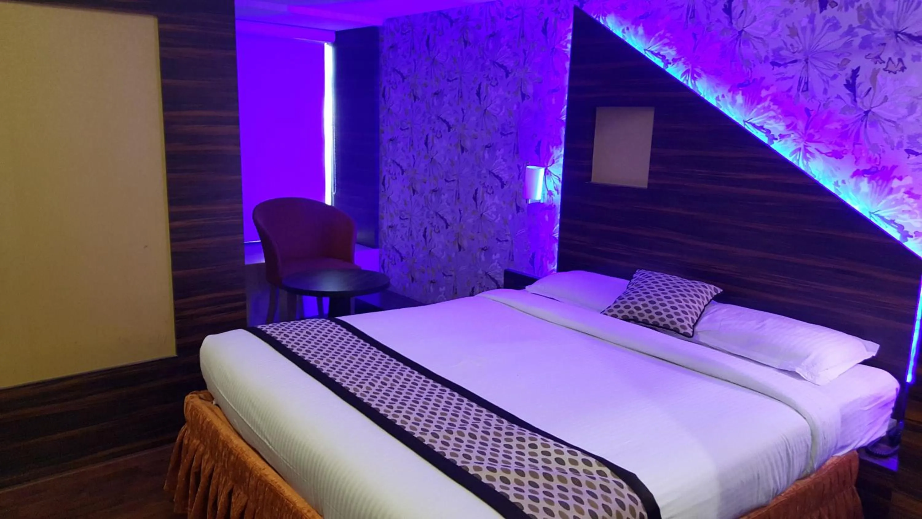 Photo of the whole room, Bed in Privilege Inn