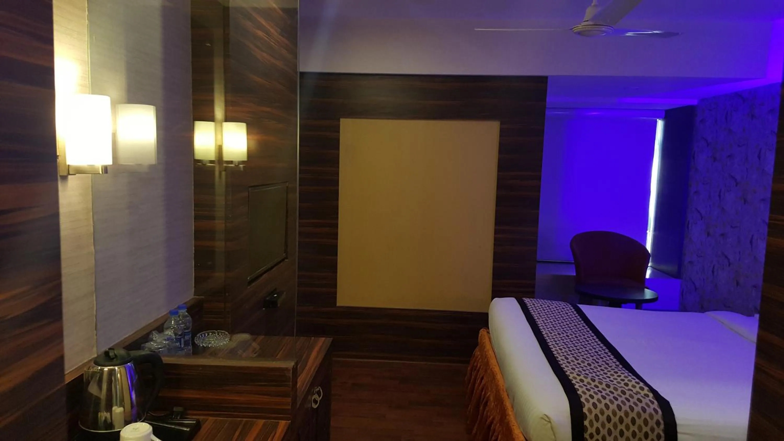 Photo of the whole room, Bed in Privilege Inn