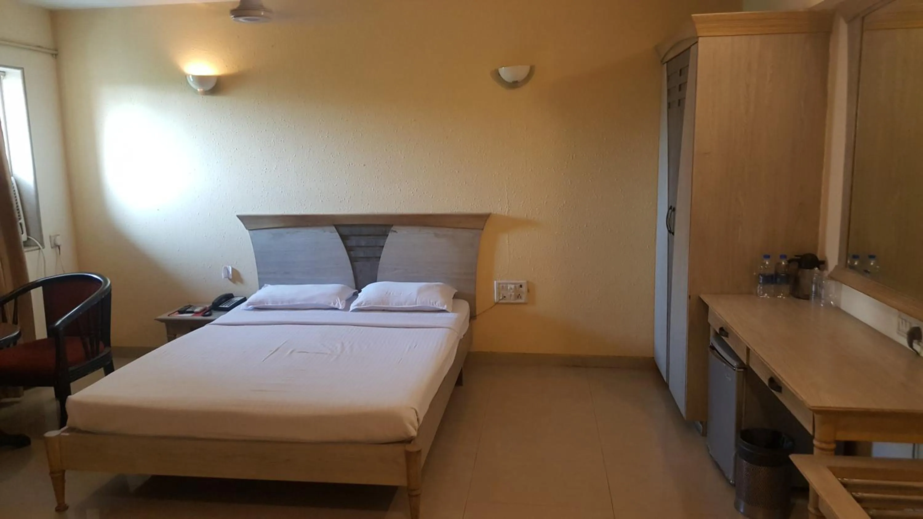 Photo of the whole room, Bed in Privilege Inn