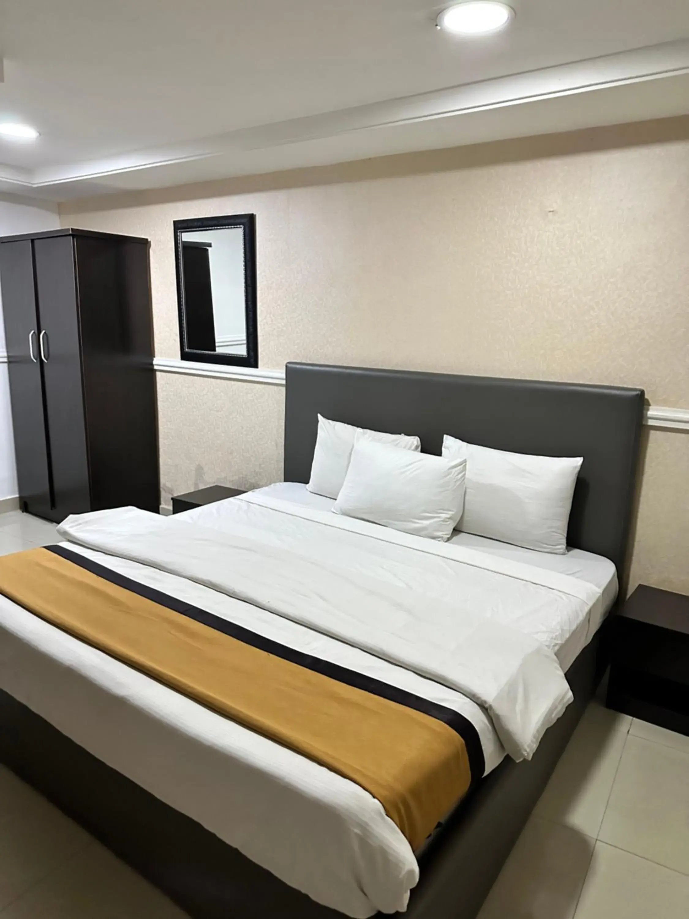 Classic Room(Breakfast for One) in Msquare Hotel GRA Classic Room(Breakfast for One) in Msquare Hotel GRA