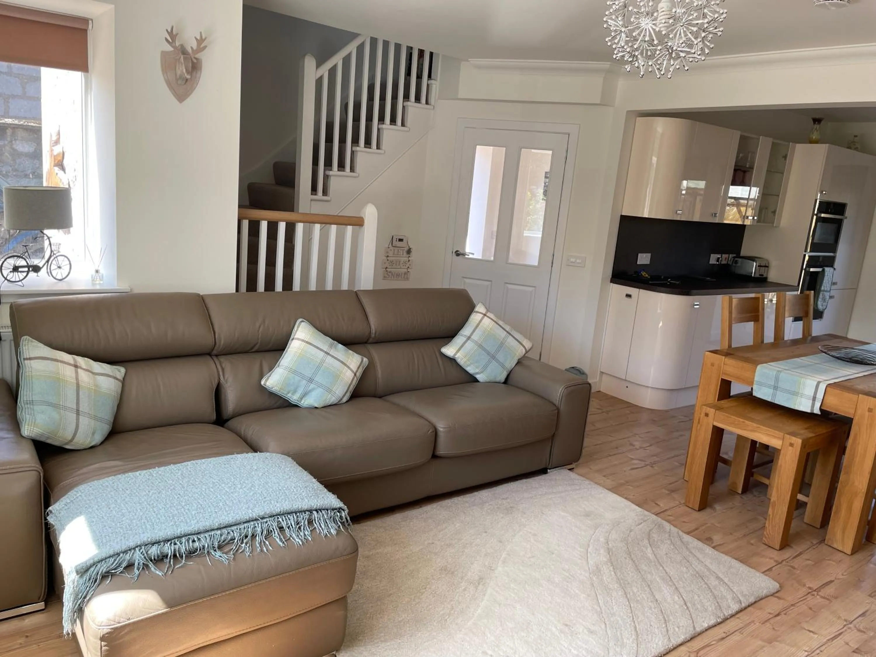 Living room, Seating Area in Hillview