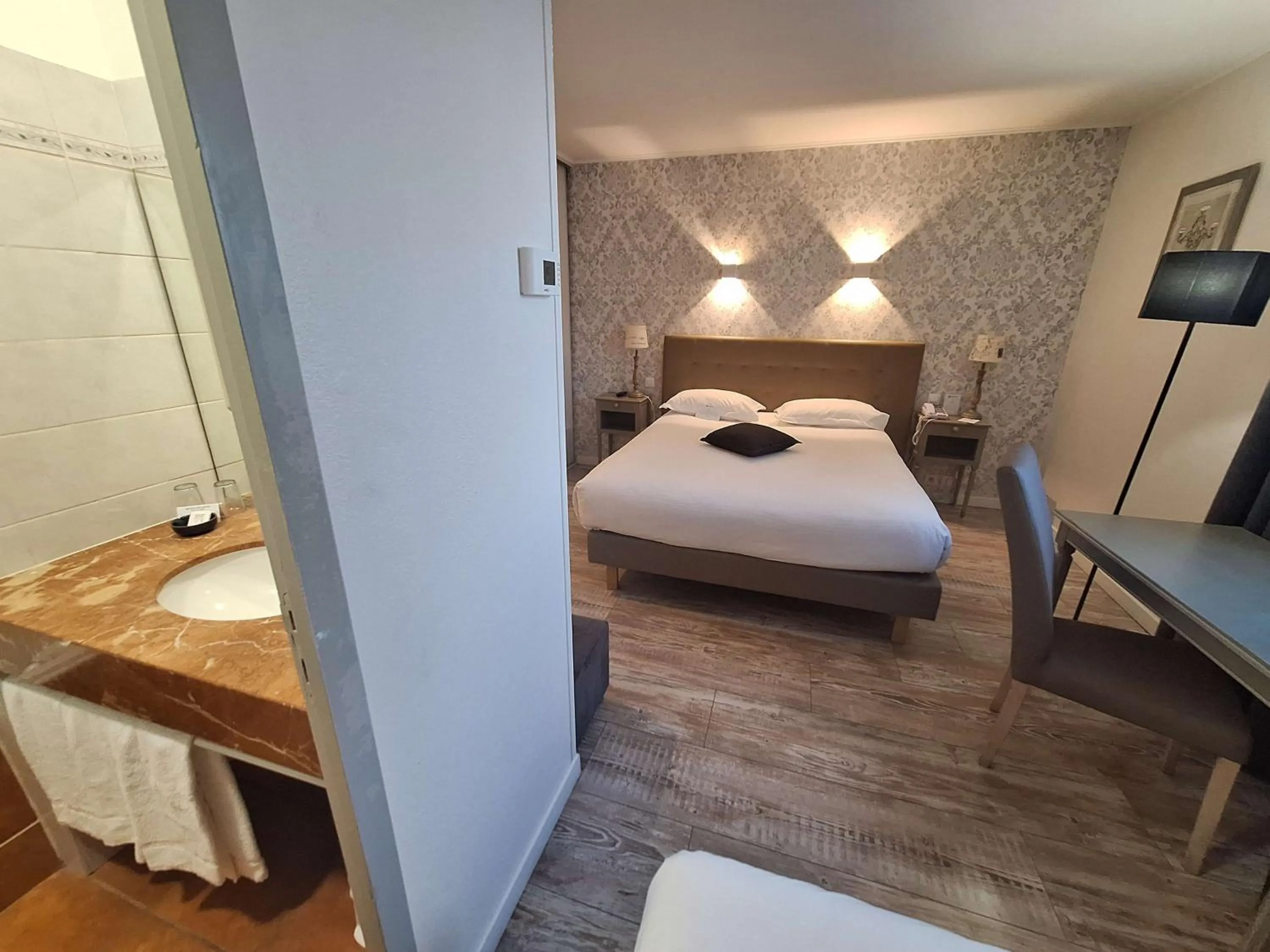 Bedroom, Bed in Best Western L'Orangerie