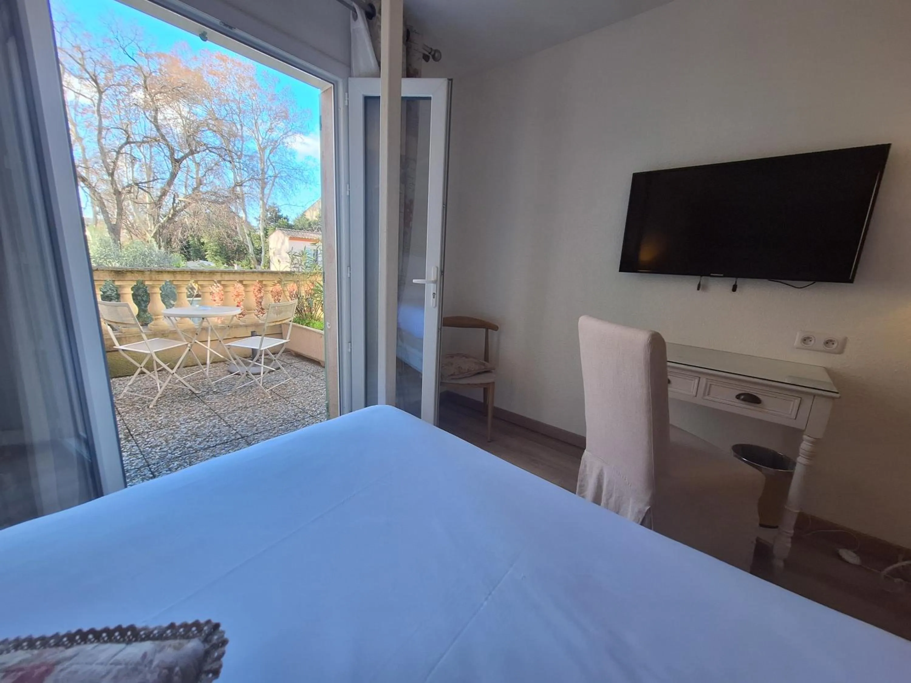 Bed in Best Western L'Orangerie