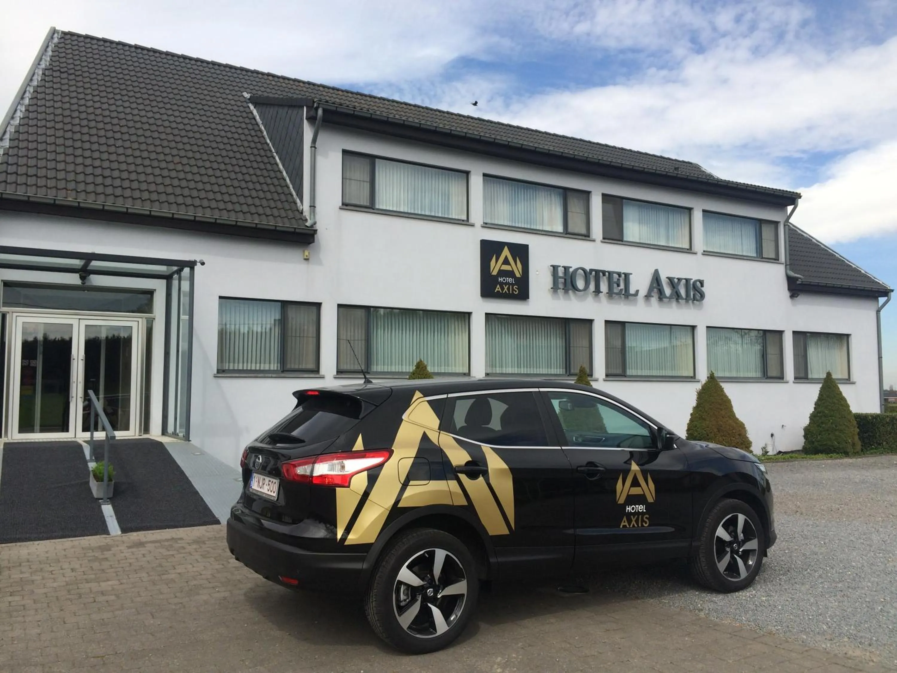 Facade/entrance in Axis Hotel