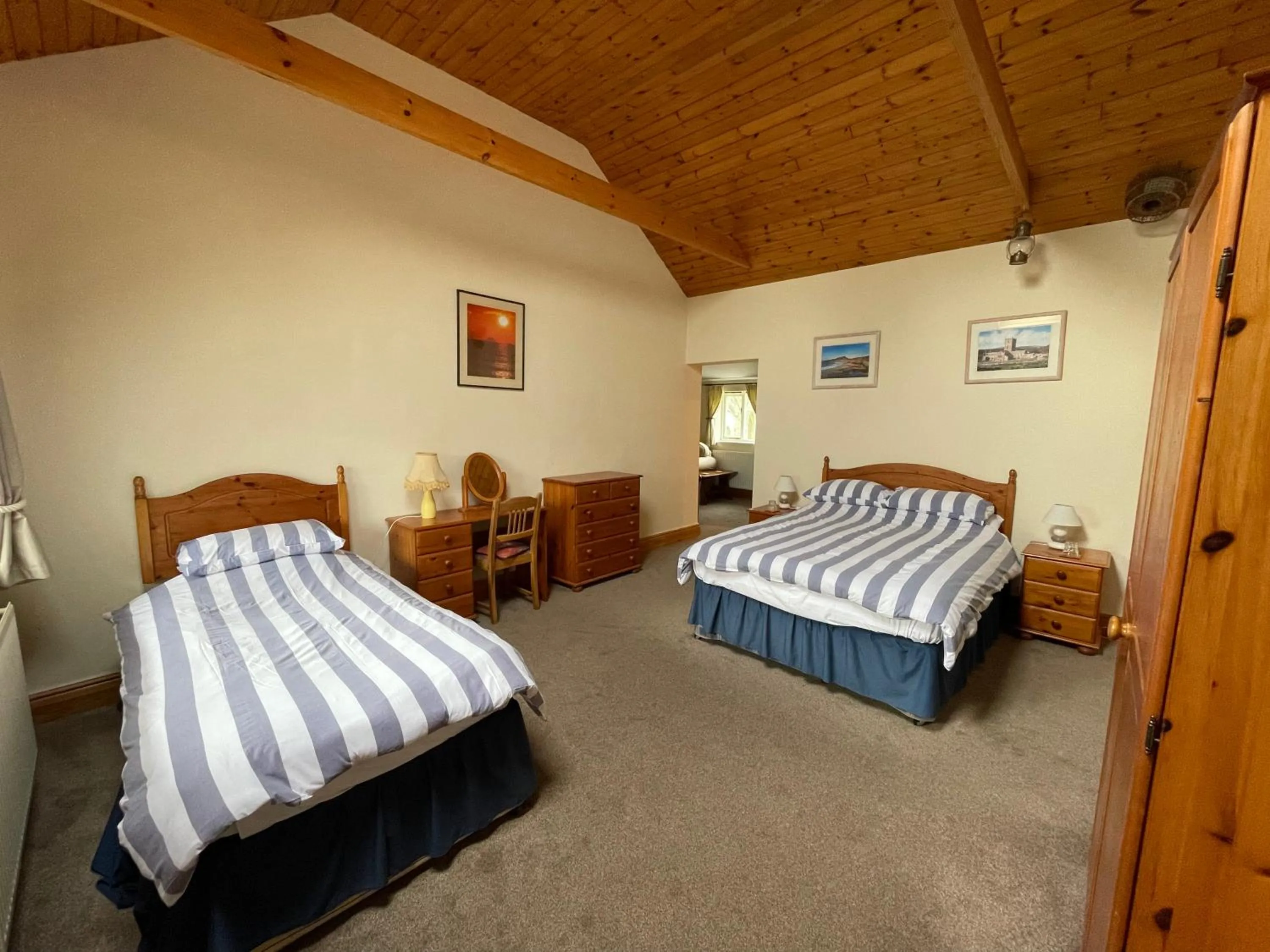 Photo of the whole room, Bed in The Waterings