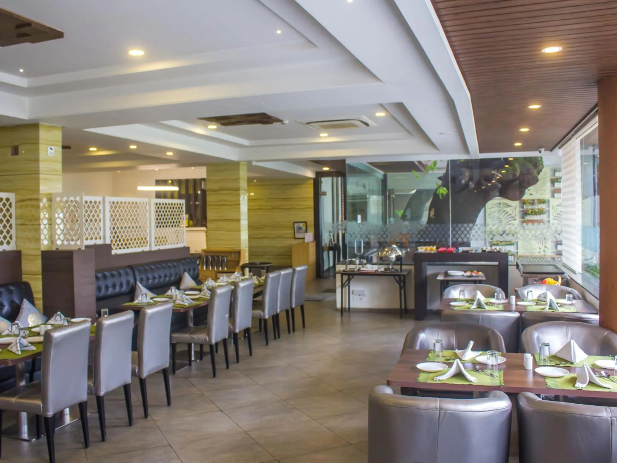 Restaurant/places to eat in Club Mahindra Hatgad