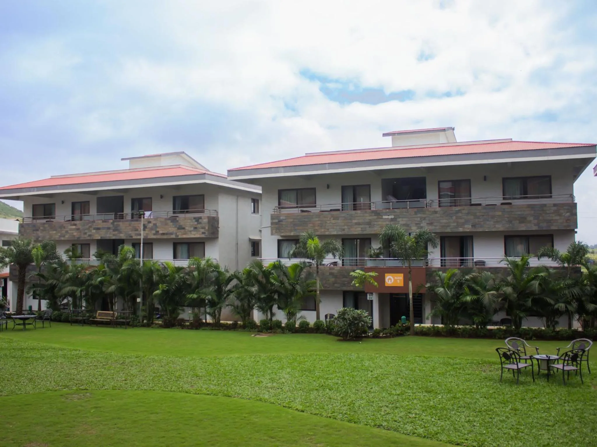 Facade/entrance in Club Mahindra Hatgad