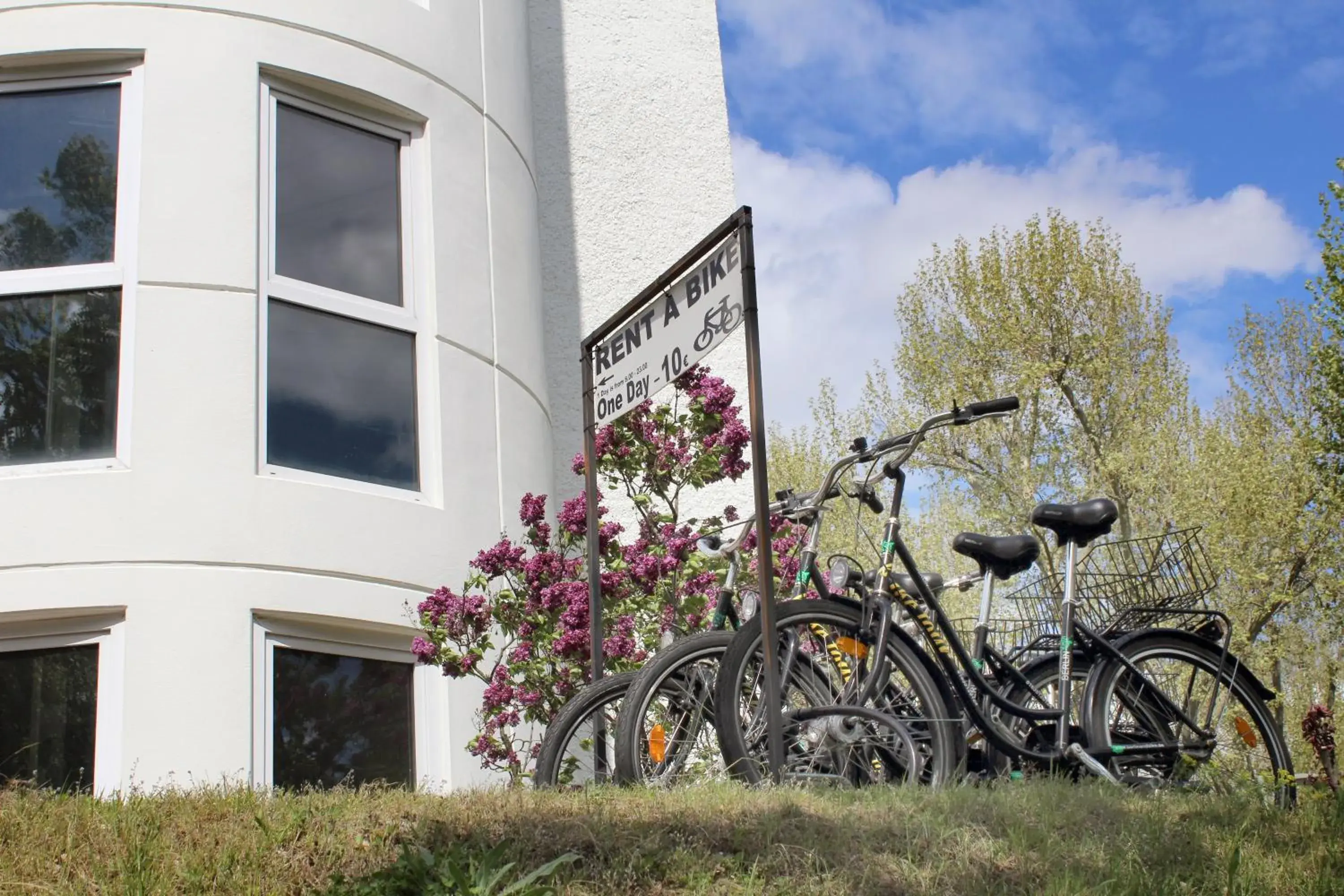 Facade/entrance in enjoy hostel Berlin City West Facade/entrance in enjoy hostel Berlin City West