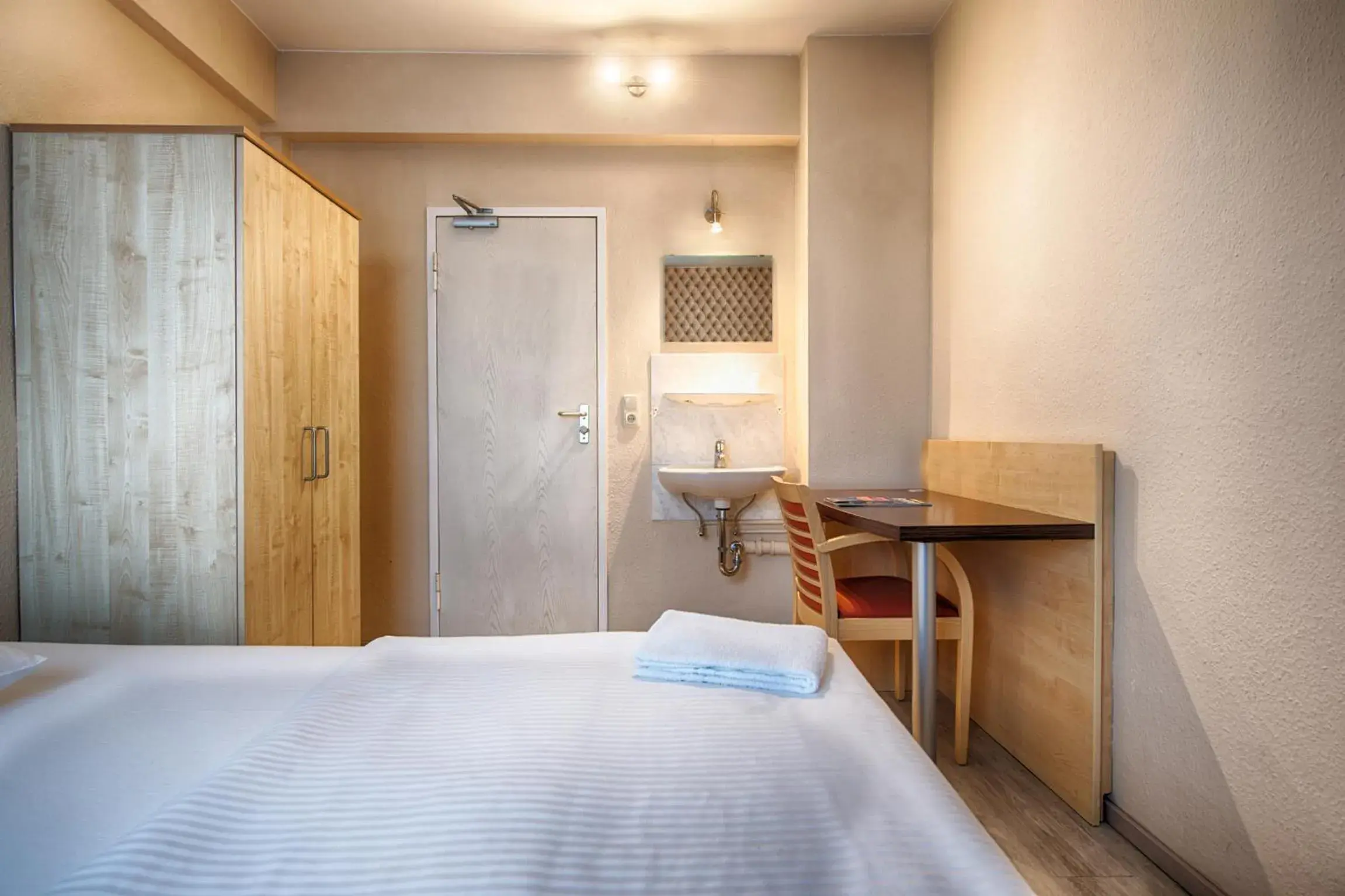 Photo of the whole room, Bed in enjoy hostel Berlin City West Photo of the whole room, Bed in enjoy hostel Berlin City West