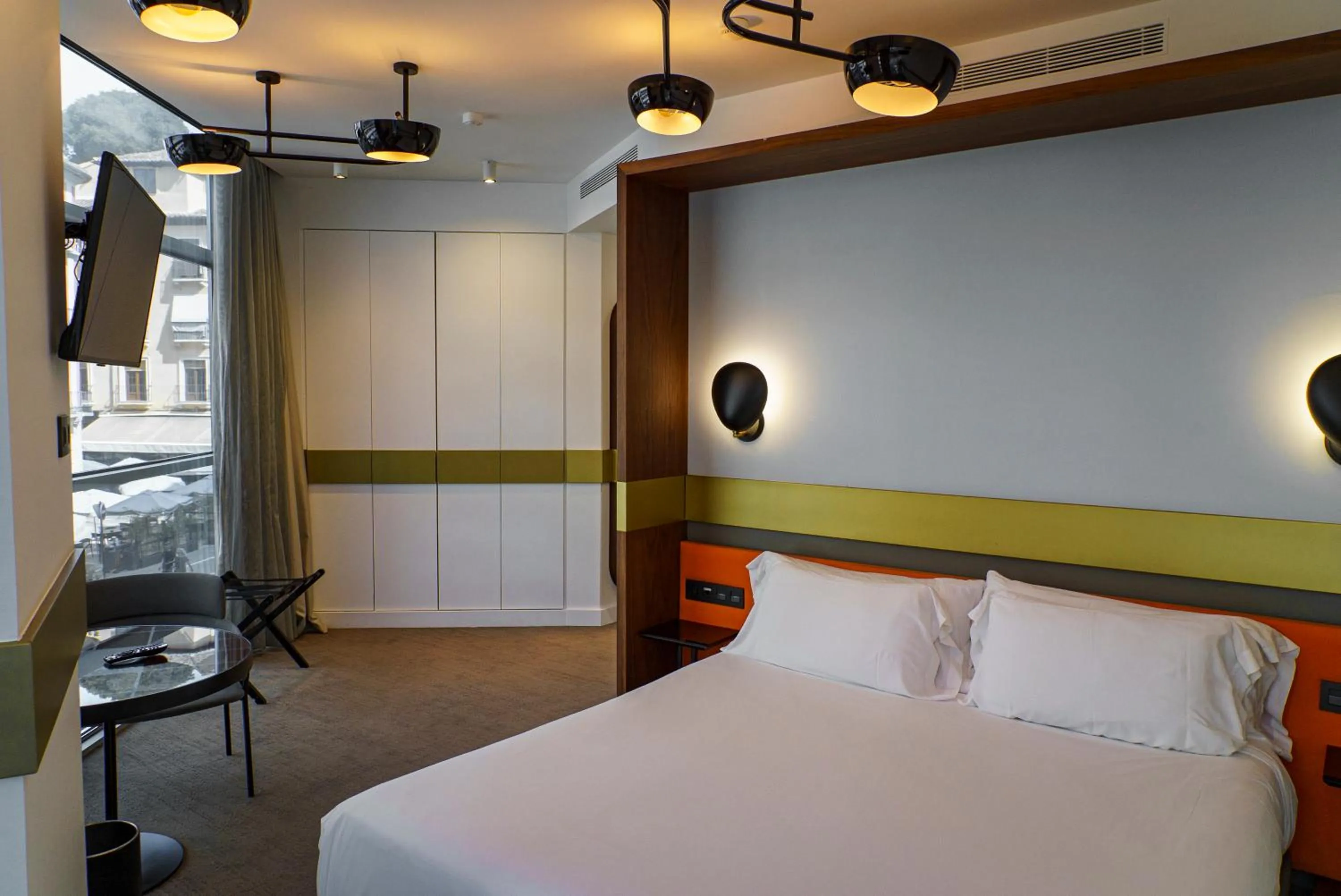 Bedroom, Bed in Hotel Colón Centro