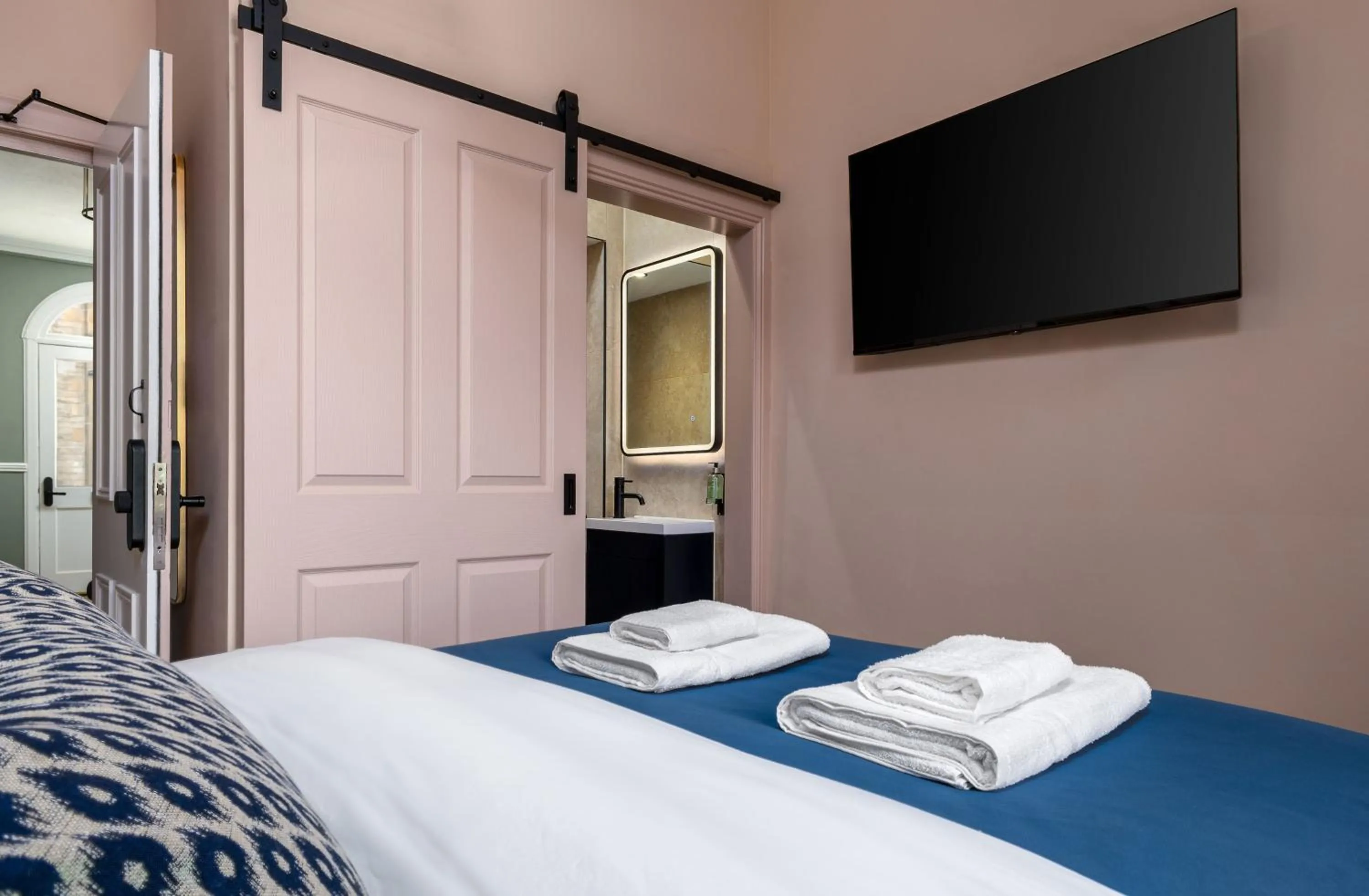 Bed in Munro Guest House