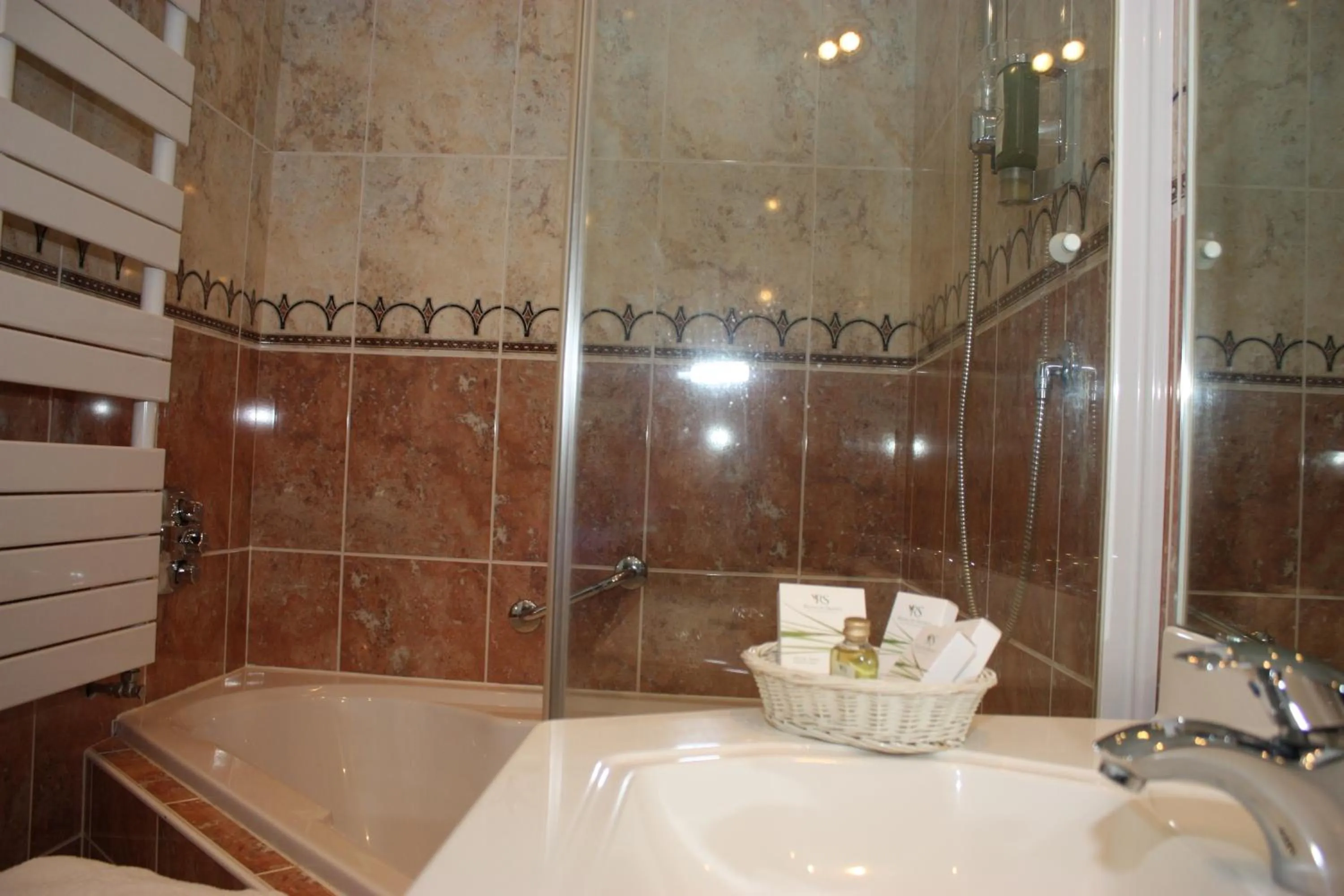 Bathroom in Hotel La Ferronniere