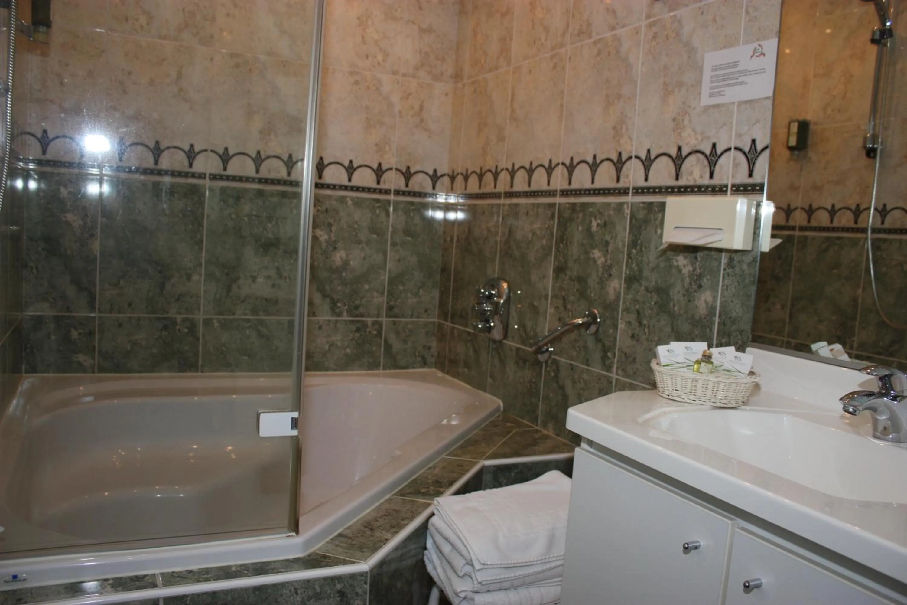 Bathroom in Hotel La Ferronniere