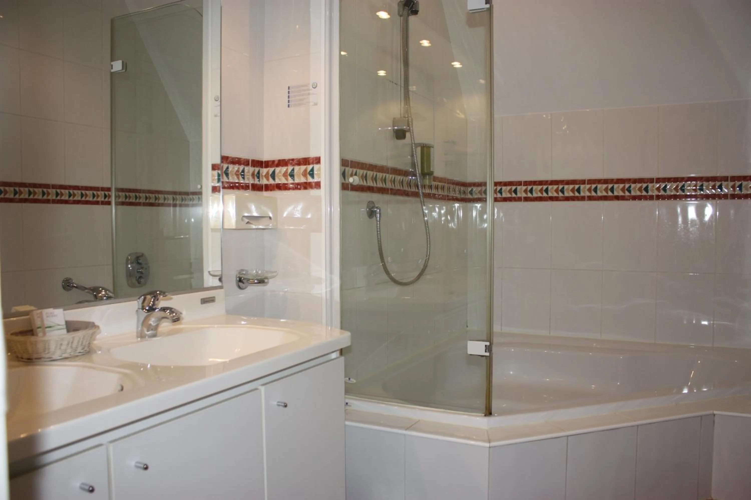 Bathroom in Hotel La Ferronniere