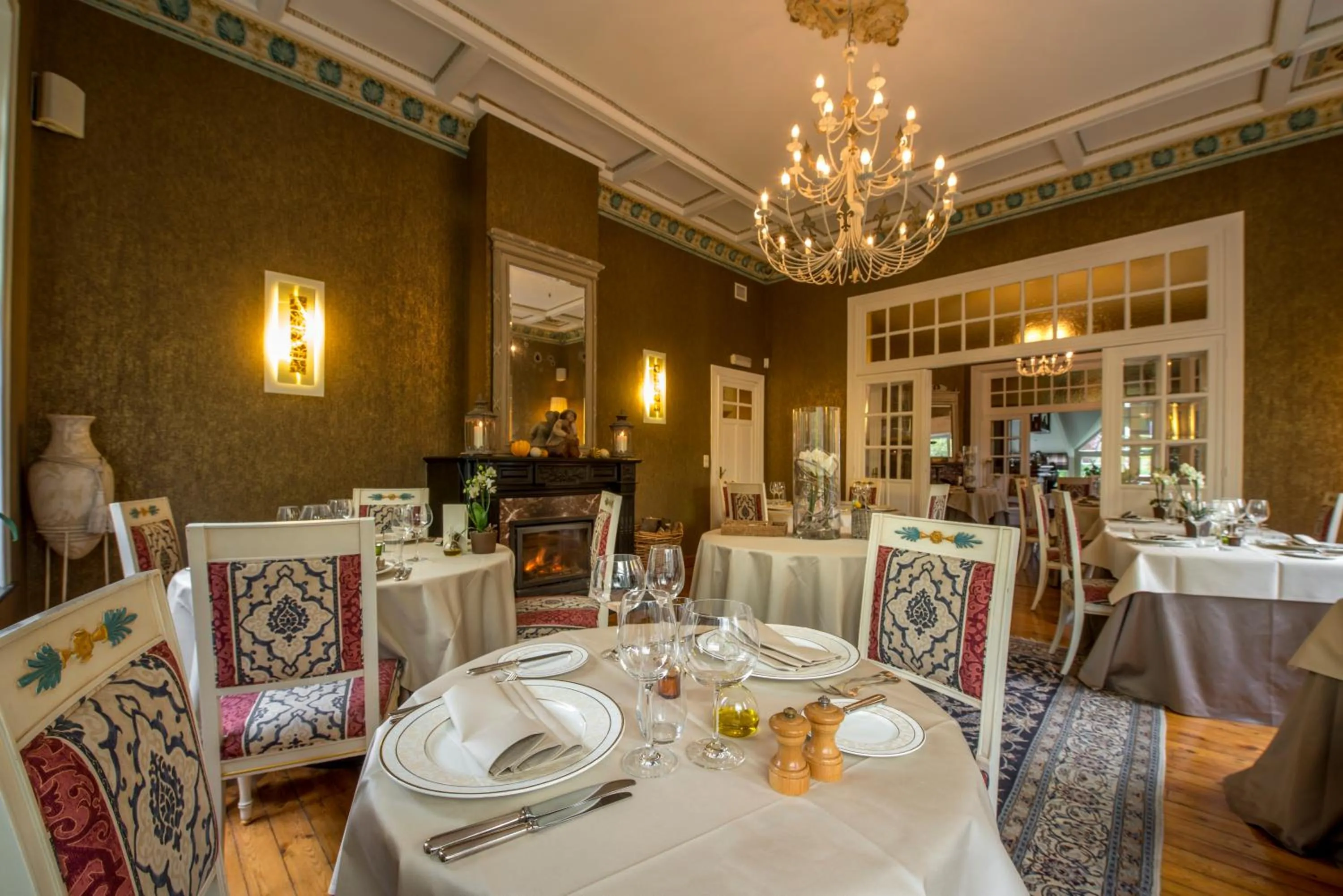 Restaurant/places to eat in Hotel La Ferronniere