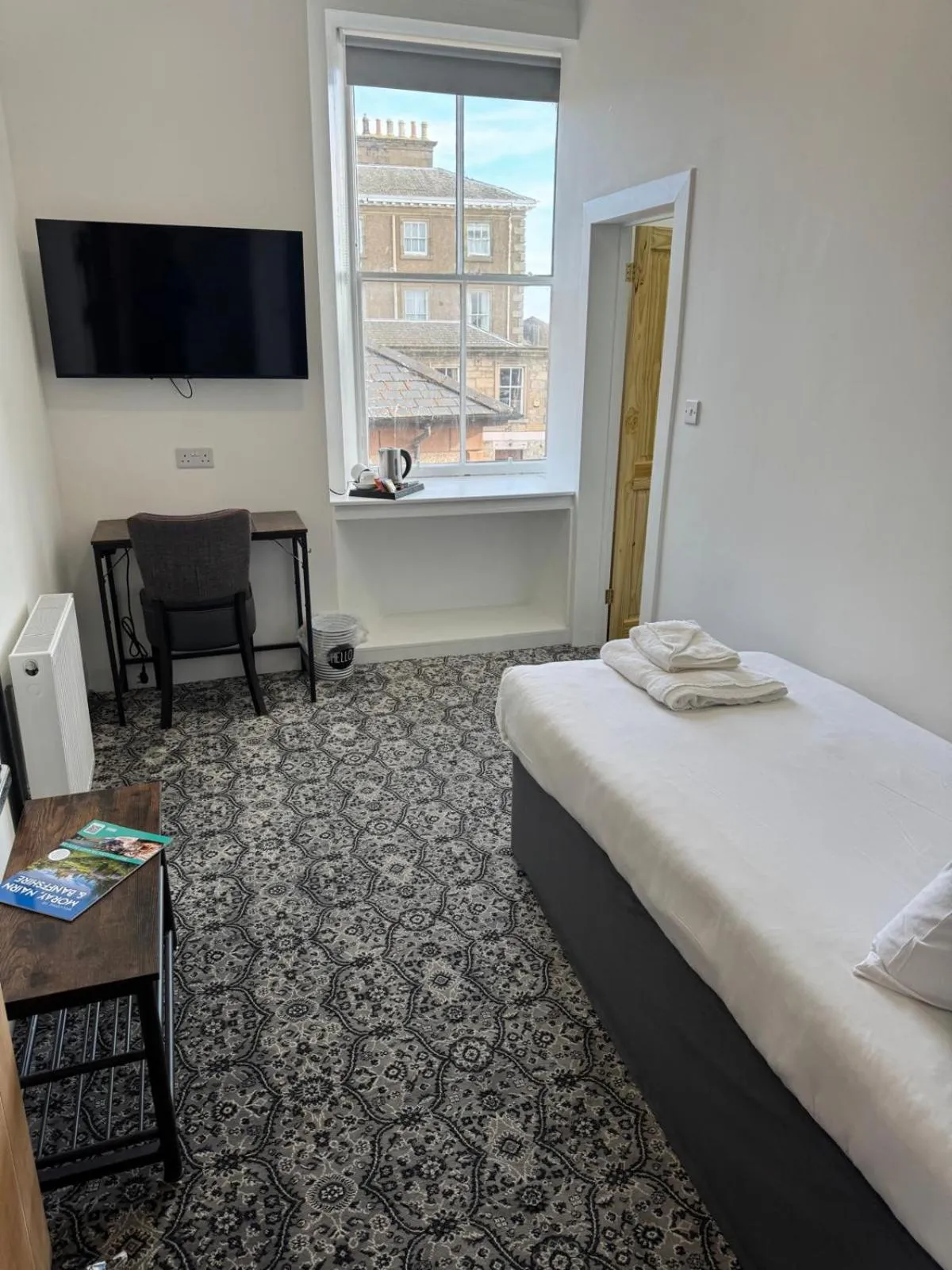 Bedroom, Bed in The Royal Hotel Elgin