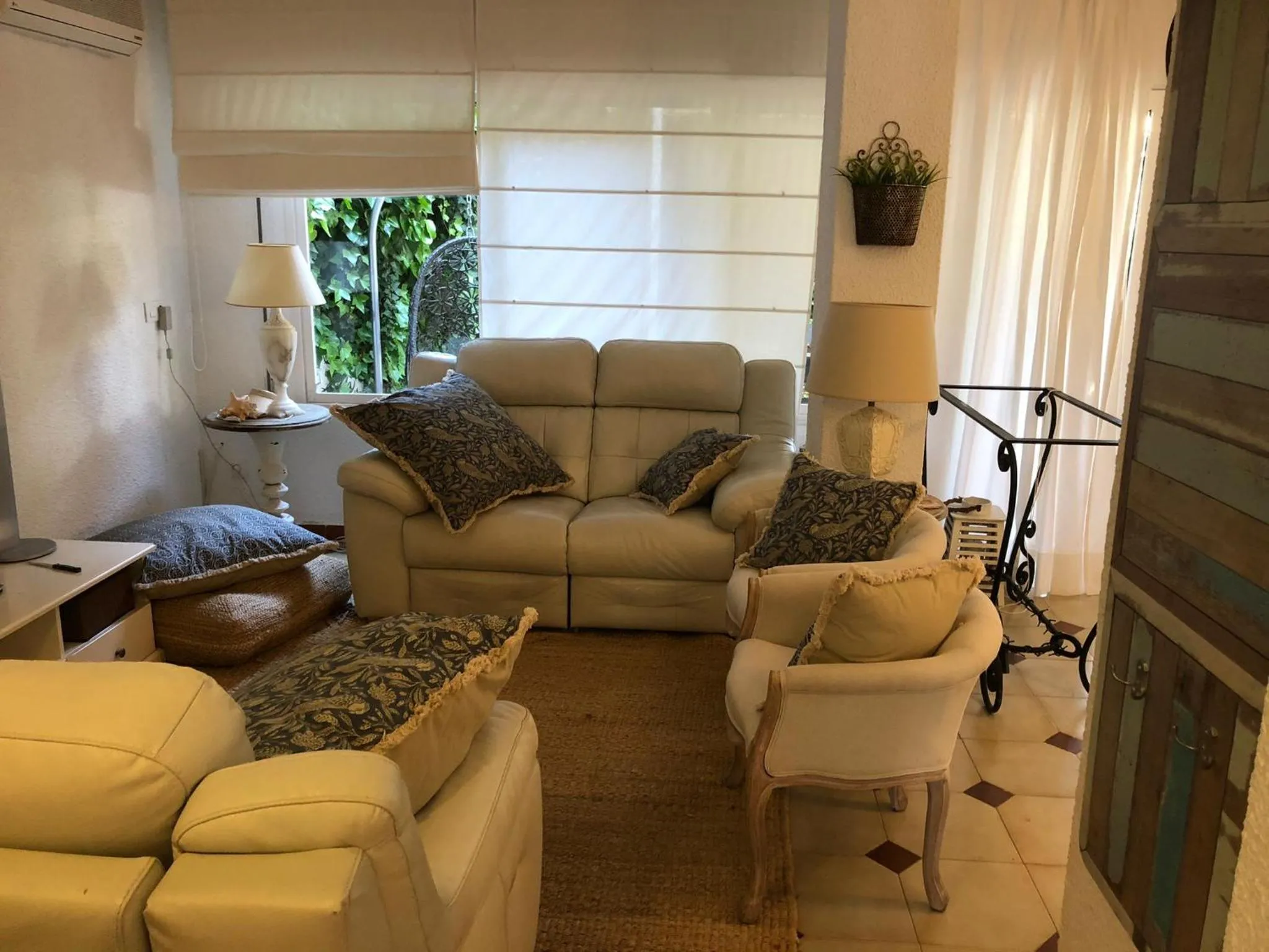 Communal lounge/ TV room in Urbanizacion Puerto Rey