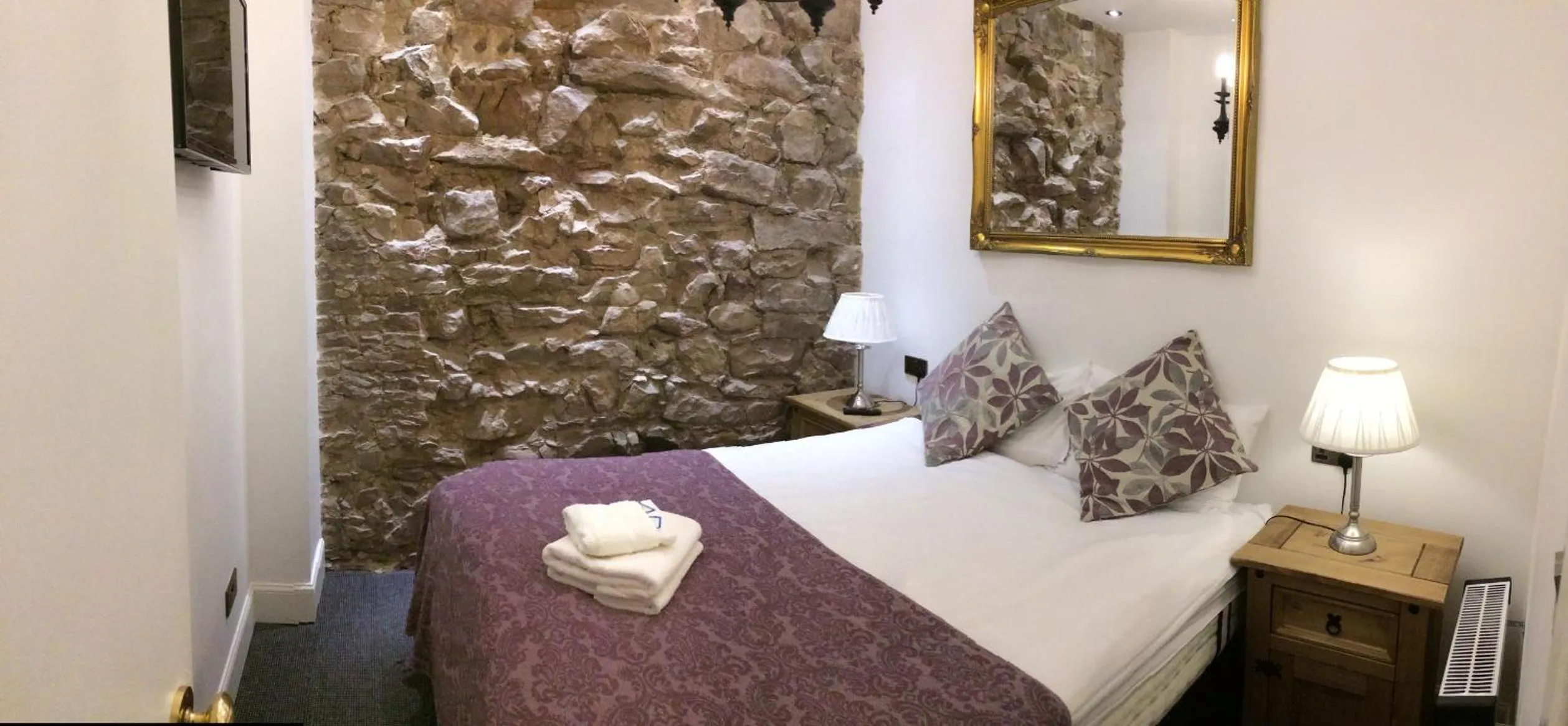 Bedroom, Bed in Royal Mile Suites by the Castle