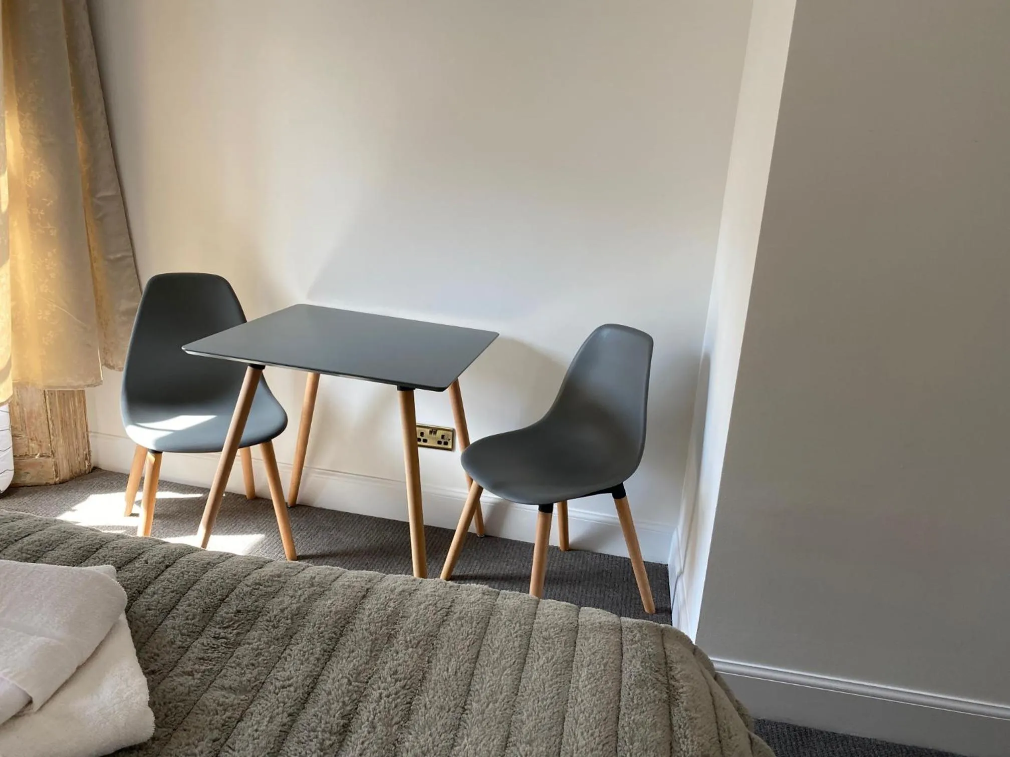 Dining area in Royal Mile Suites by the Castle