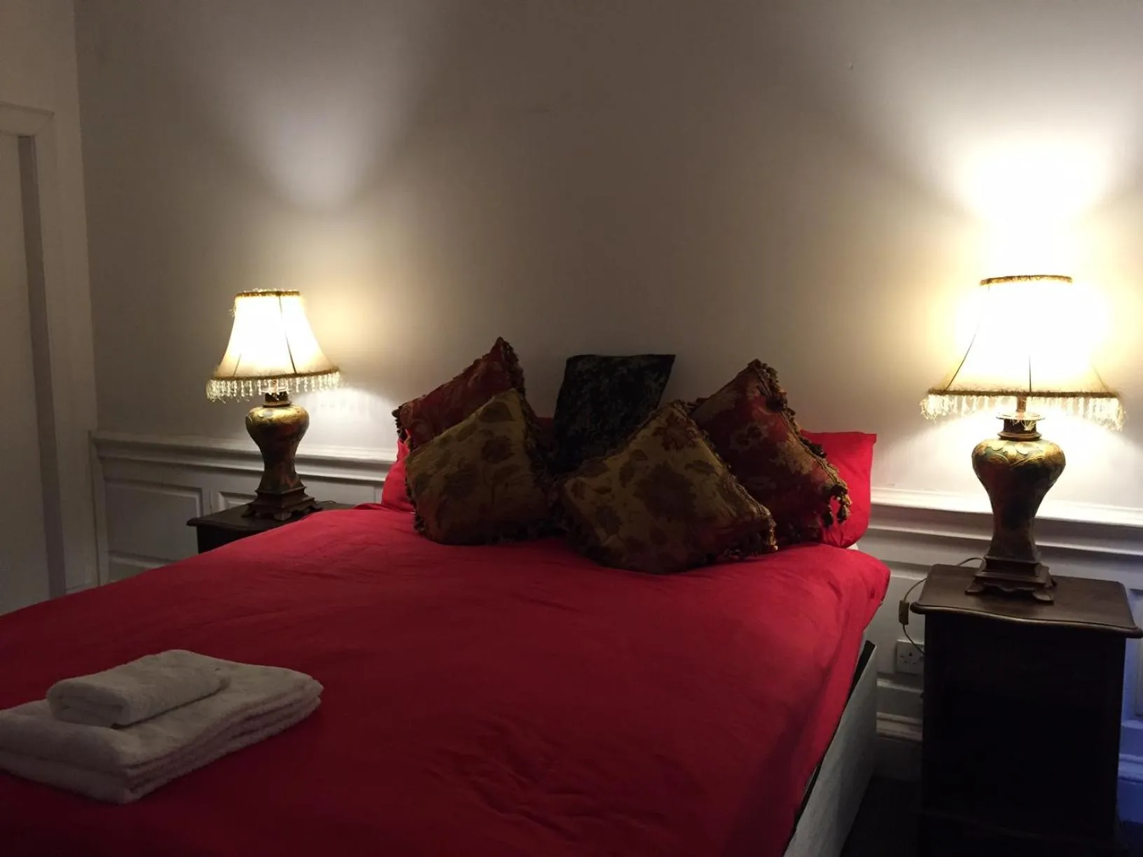 Bed in Royal Mile Suites by the Castle